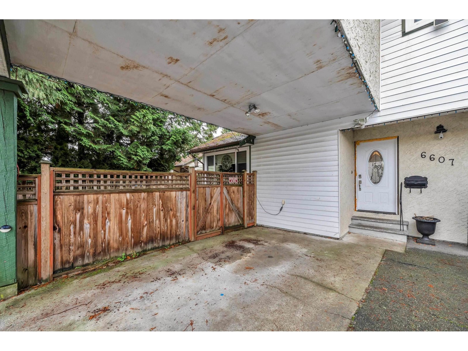 Property at 6607 134 STREET image 3