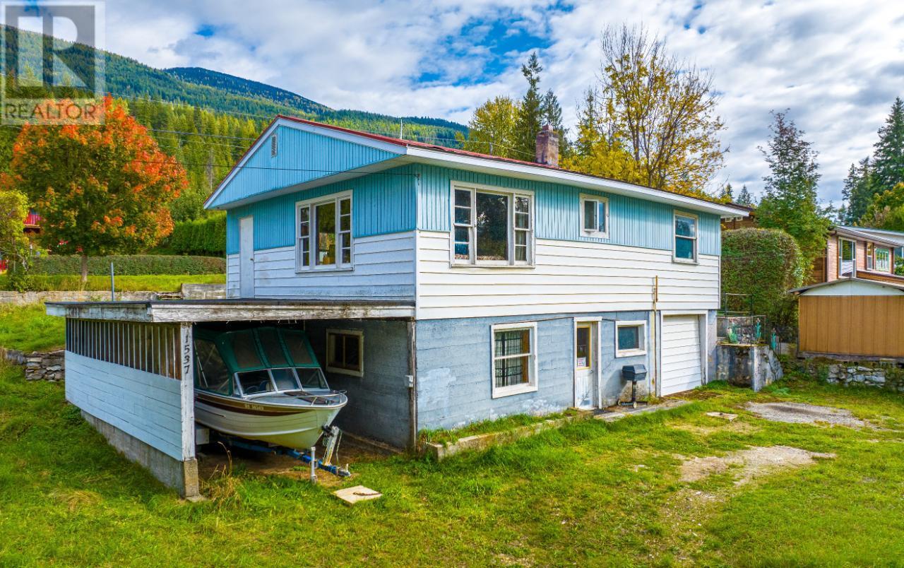 1537 Russel Avenue, Riondel, British Columbia V0B 2B0 - Photo 1 - 2477221