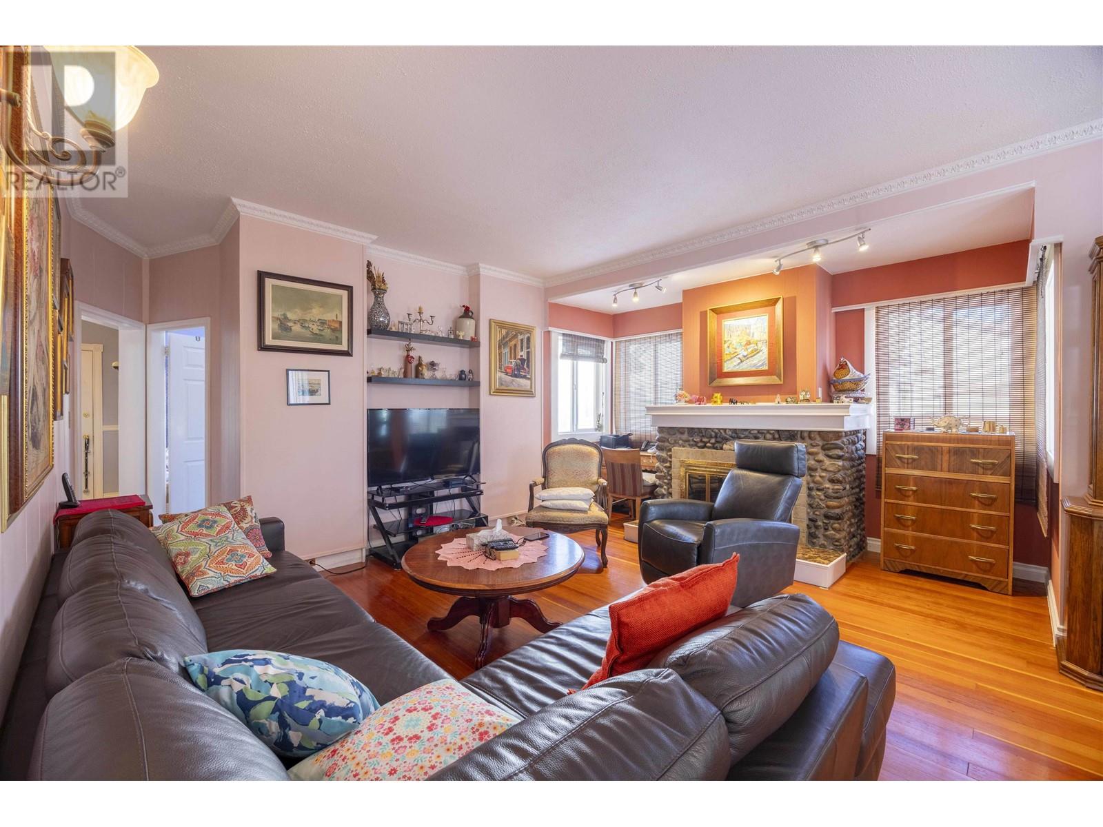 1504 Eighth Avenue, New Westminster, British Columbia  V3M 2S4 - Photo 2 - R2965924