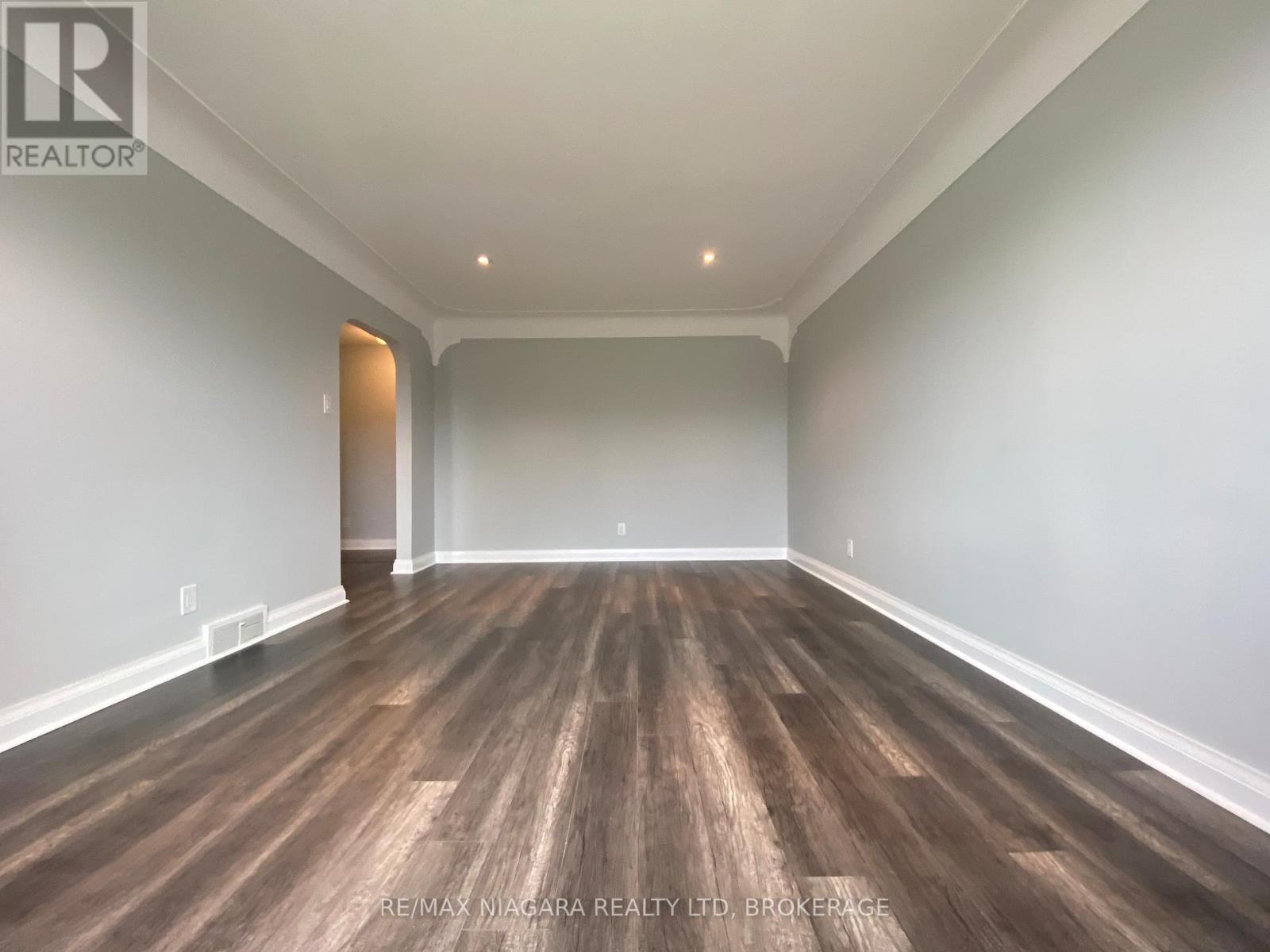 Property at 5980 COHOLAN STREET N image 2
