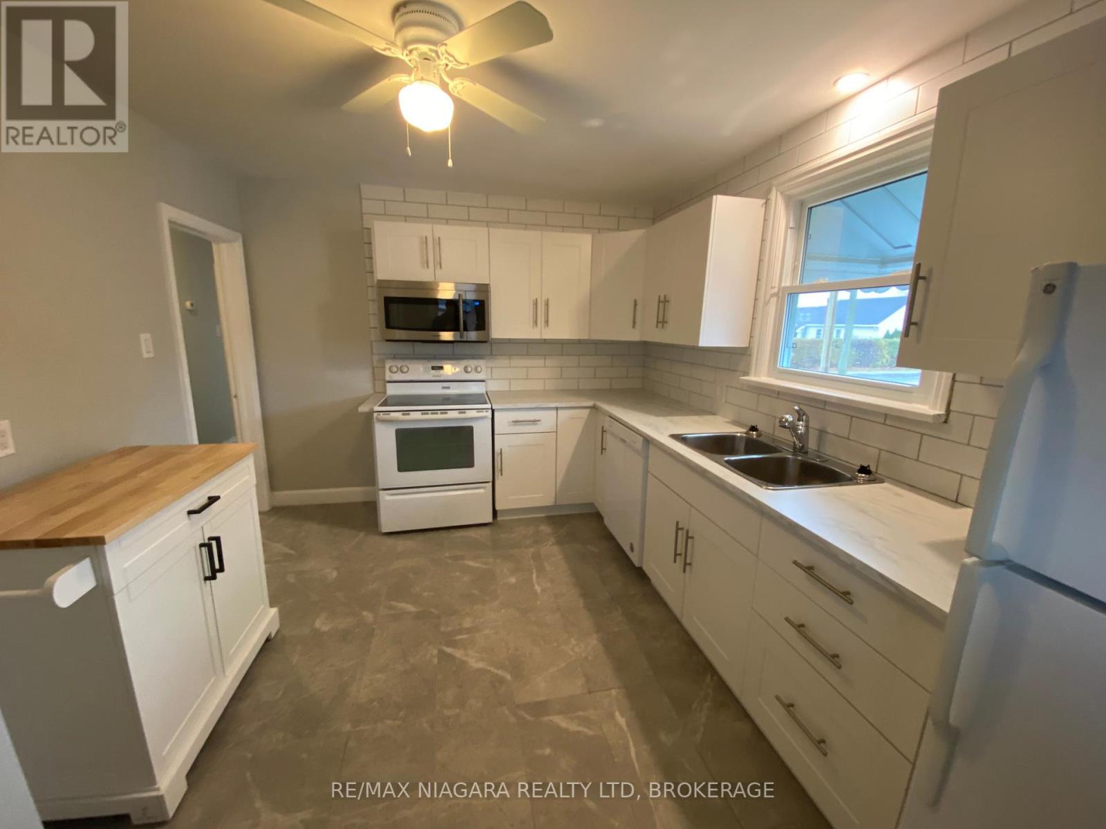Property at 5980 COHOLAN STREET N image 4