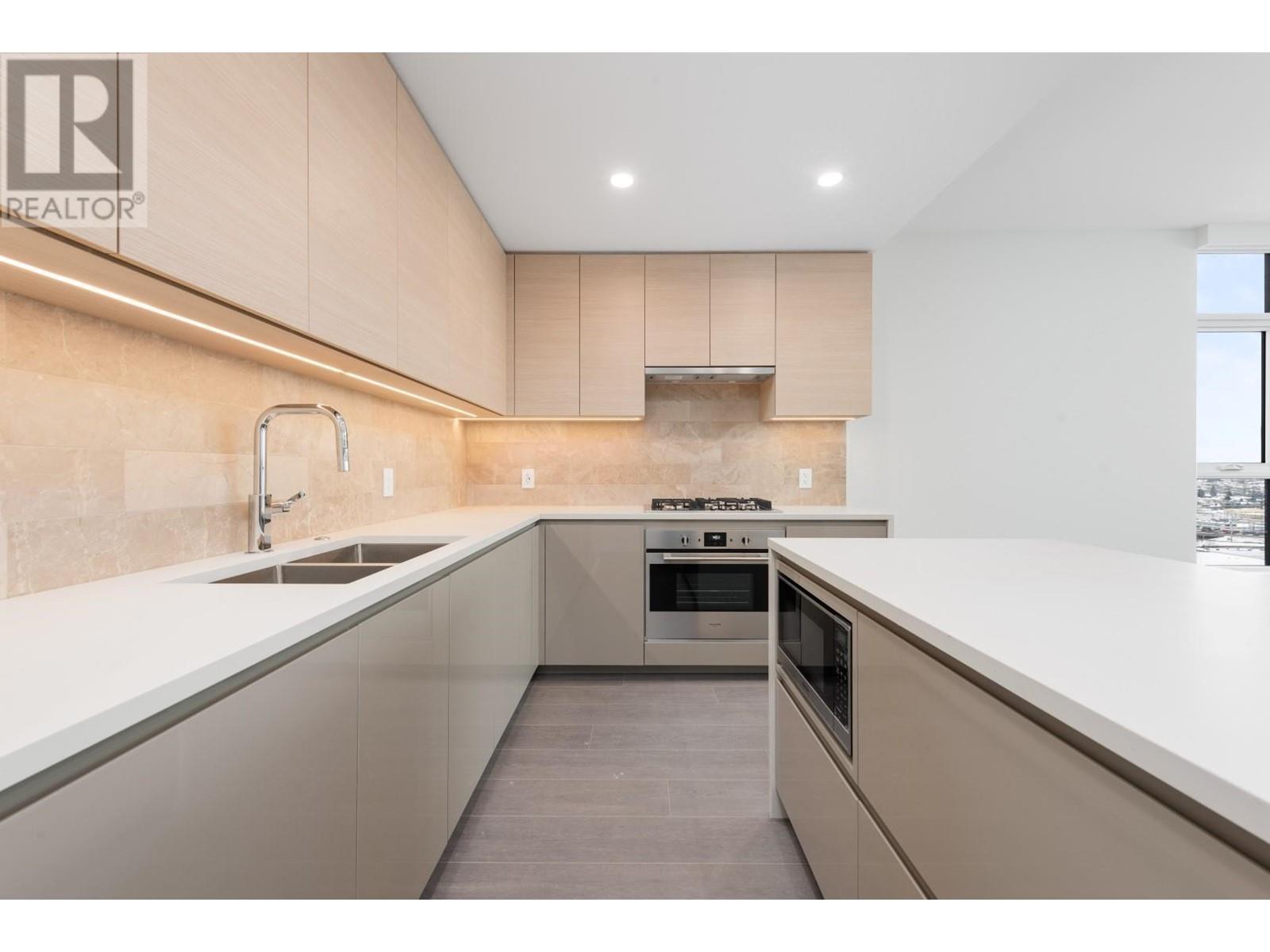 Listing Picture 3 of 39 : 2702 2108 GILMORE AVENUE, Burnaby / 本拿比 - 魯藝地產 Yvonne Lu Group - MLS Medallion Club Member