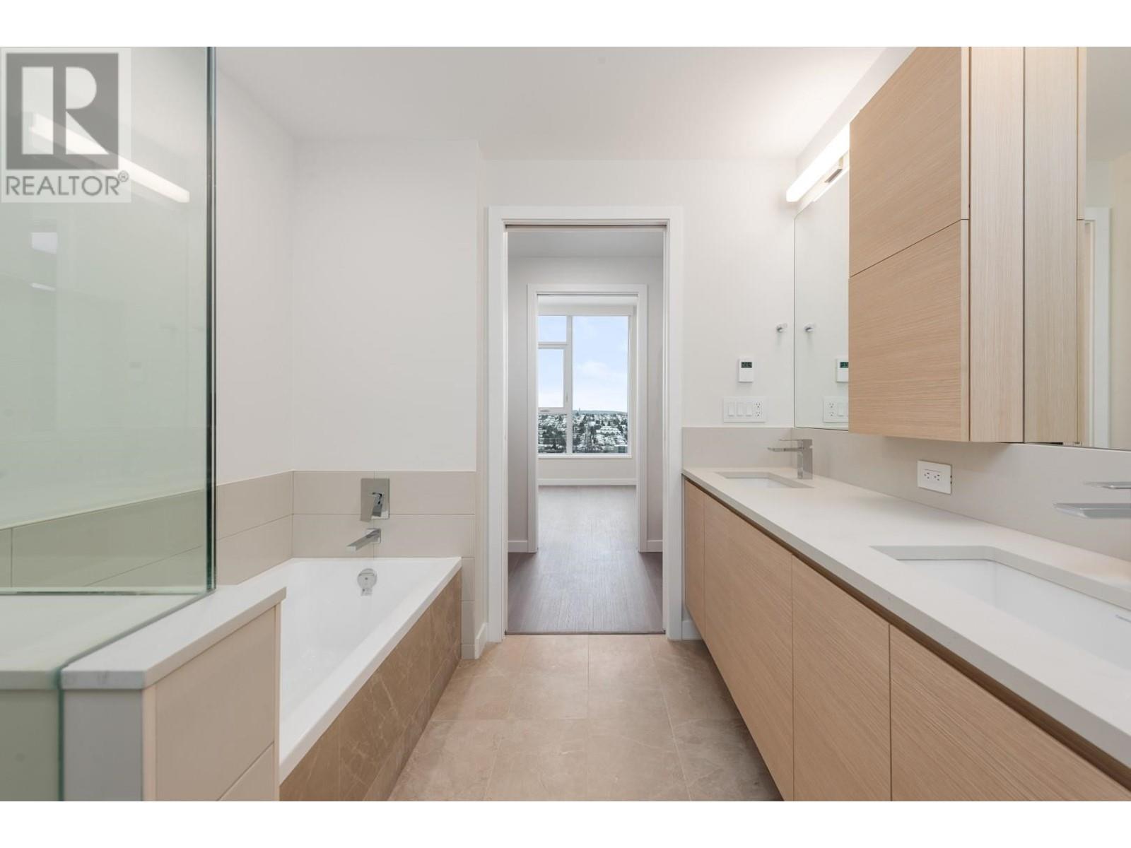 Listing Picture 9 of 39 : 2702 2108 GILMORE AVENUE, Burnaby / 本拿比 - 魯藝地產 Yvonne Lu Group - MLS Medallion Club Member