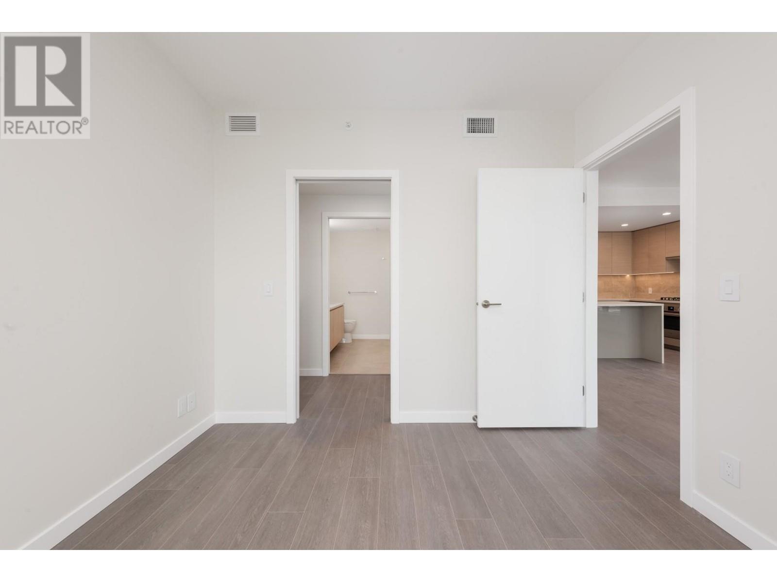Listing Picture 14 of 39 : 2702 2108 GILMORE AVENUE, Burnaby / 本拿比 - 魯藝地產 Yvonne Lu Group - MLS Medallion Club Member