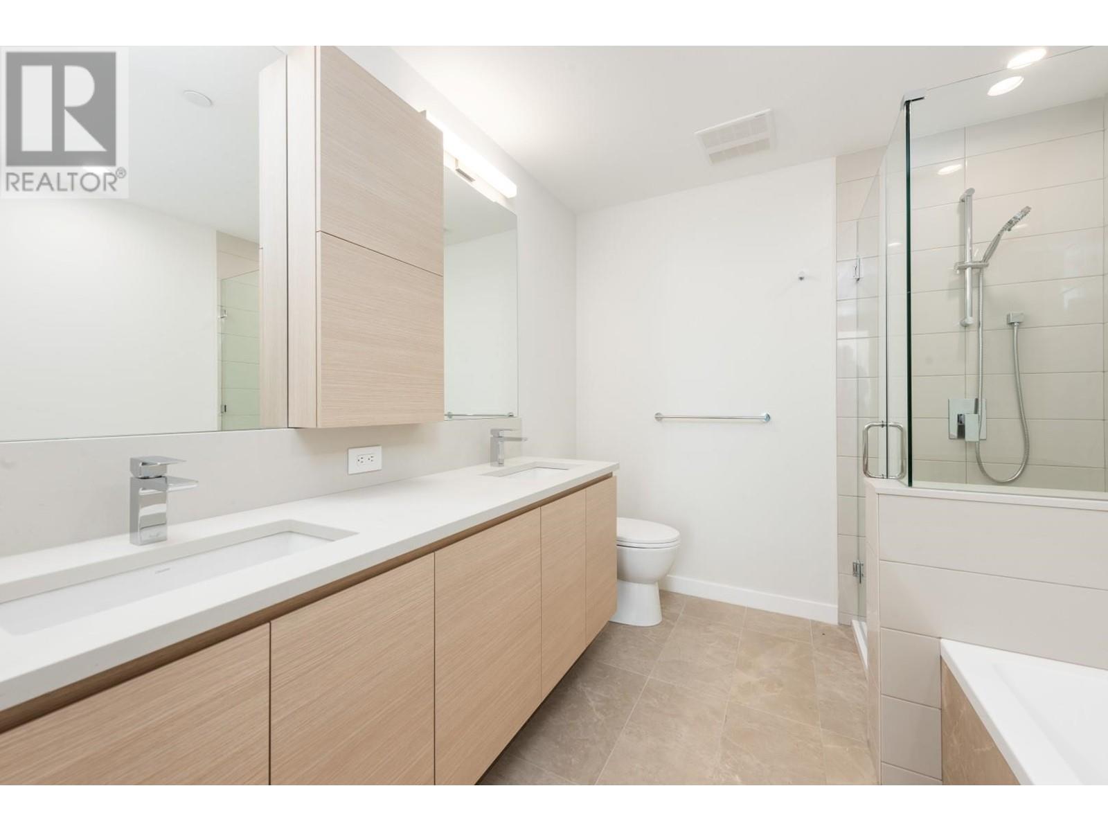 Listing Picture 10 of 39 : 2702 2108 GILMORE AVENUE, Burnaby / 本拿比 - 魯藝地產 Yvonne Lu Group - MLS Medallion Club Member