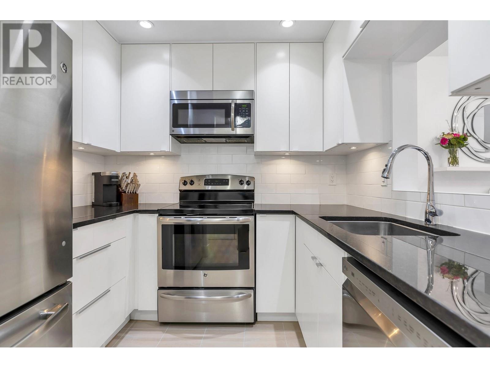 8577 Flowering Place, Burnaby, British Columbia  V5A 4B4 - Photo 5 - R2966027