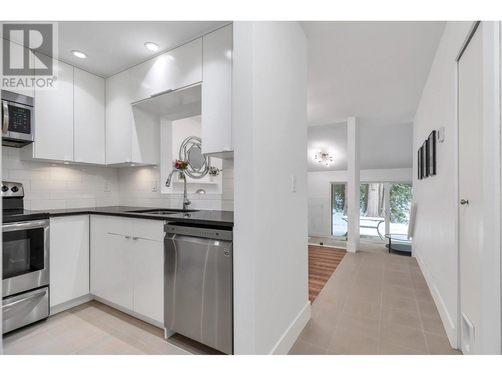 8577 Flowering Place, Burnaby, British Columbia  V5A 4B4 - Photo 6 - R2966027