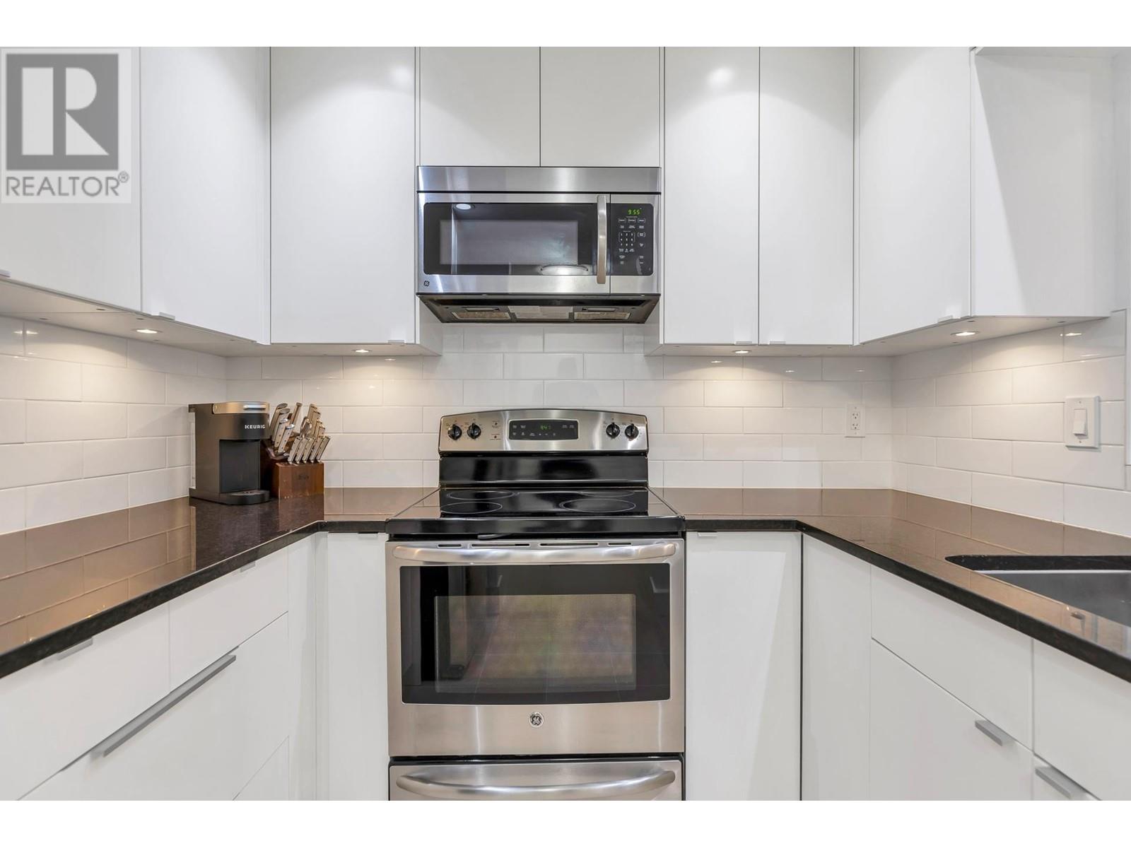8577 Flowering Place, Burnaby, British Columbia  V5A 4B4 - Photo 7 - R2966027