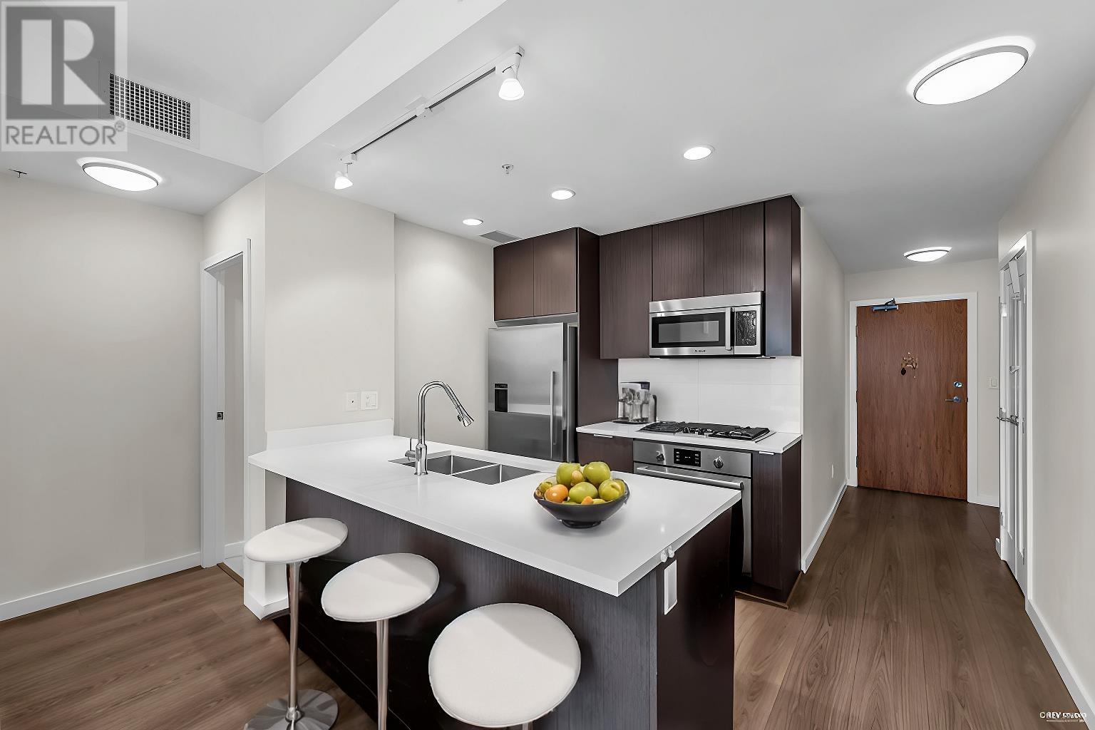 Listing Picture 14 of 21 : 802 8688 HAZELBRIDGE WAY, Richmond / 烈治文 - 魯藝地產 Yvonne Lu Group - MLS Medallion Club Member