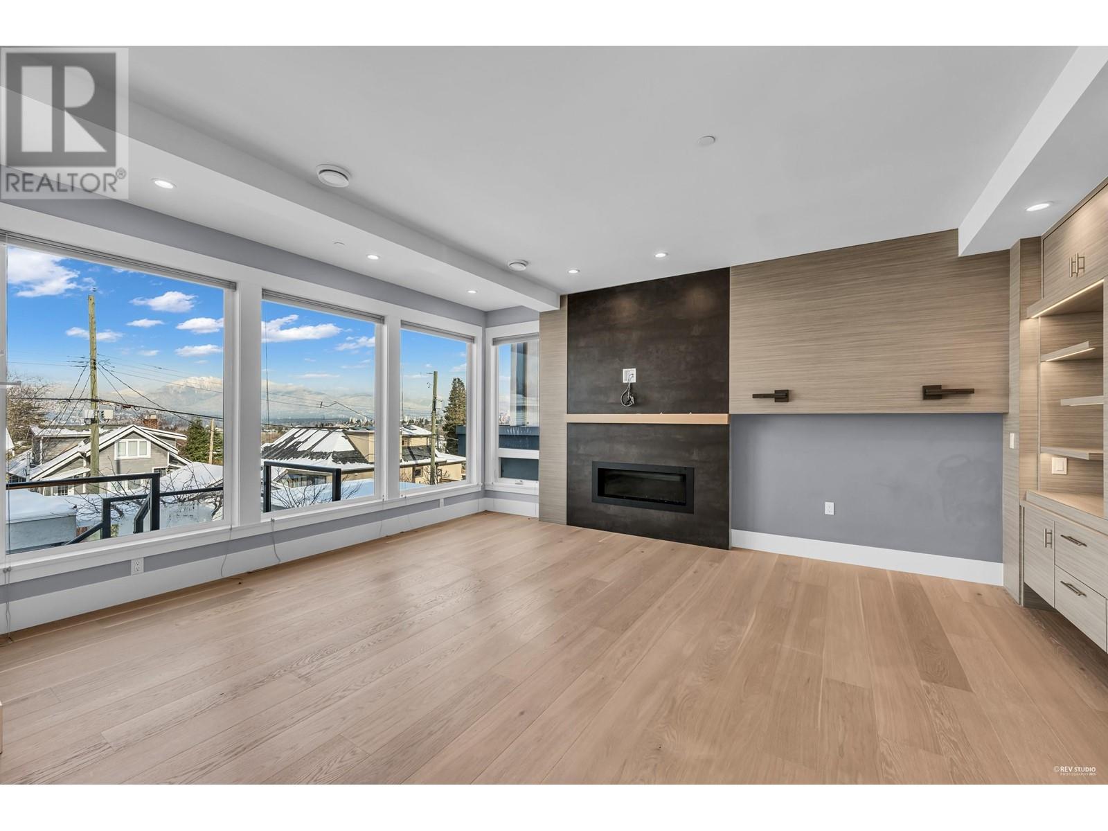 Listing Picture 3 of 37 : 3363 W 19TH AVENUE, Vancouver / 溫哥華 - 魯藝地產 Yvonne Lu Group - MLS Medallion Club Member