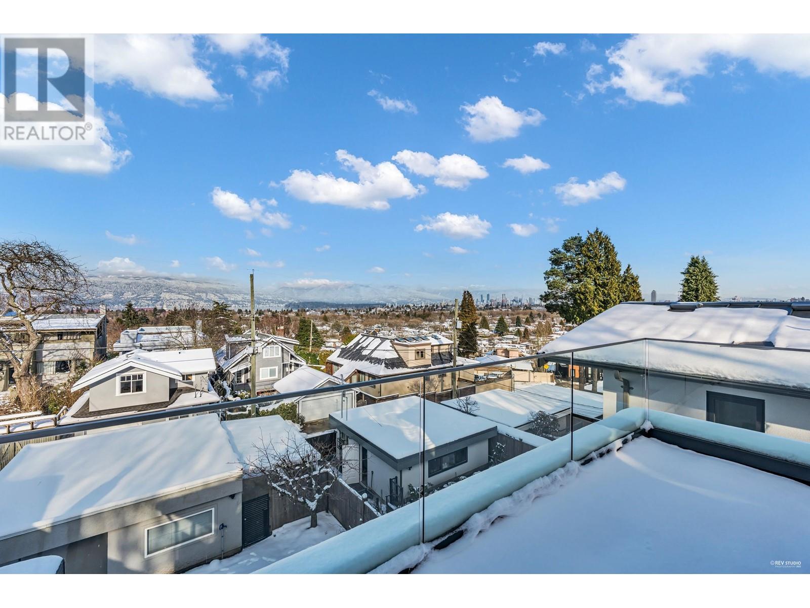Listing Picture 2 of 37 : 3363 W 19TH AVENUE, Vancouver / 溫哥華 - 魯藝地產 Yvonne Lu Group - MLS Medallion Club Member