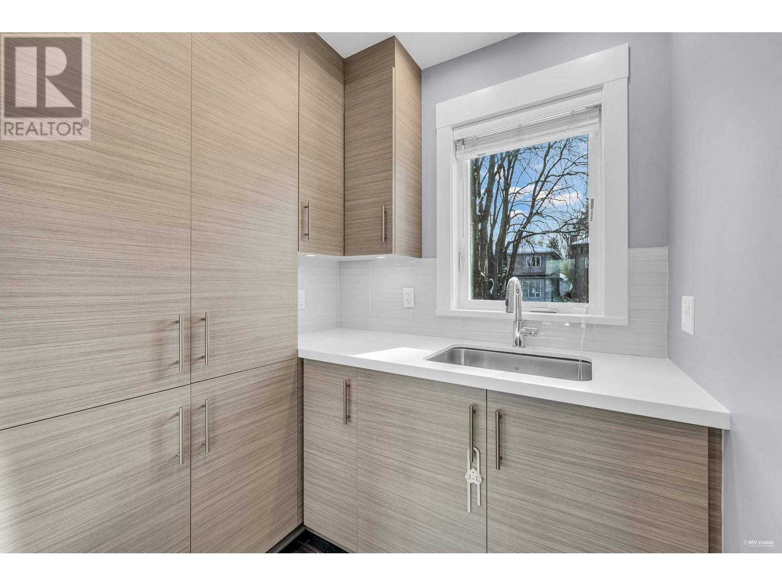 Listing Picture 14 of 37 : 3363 W 19TH AVENUE, Vancouver / 溫哥華 - 魯藝地產 Yvonne Lu Group - MLS Medallion Club Member