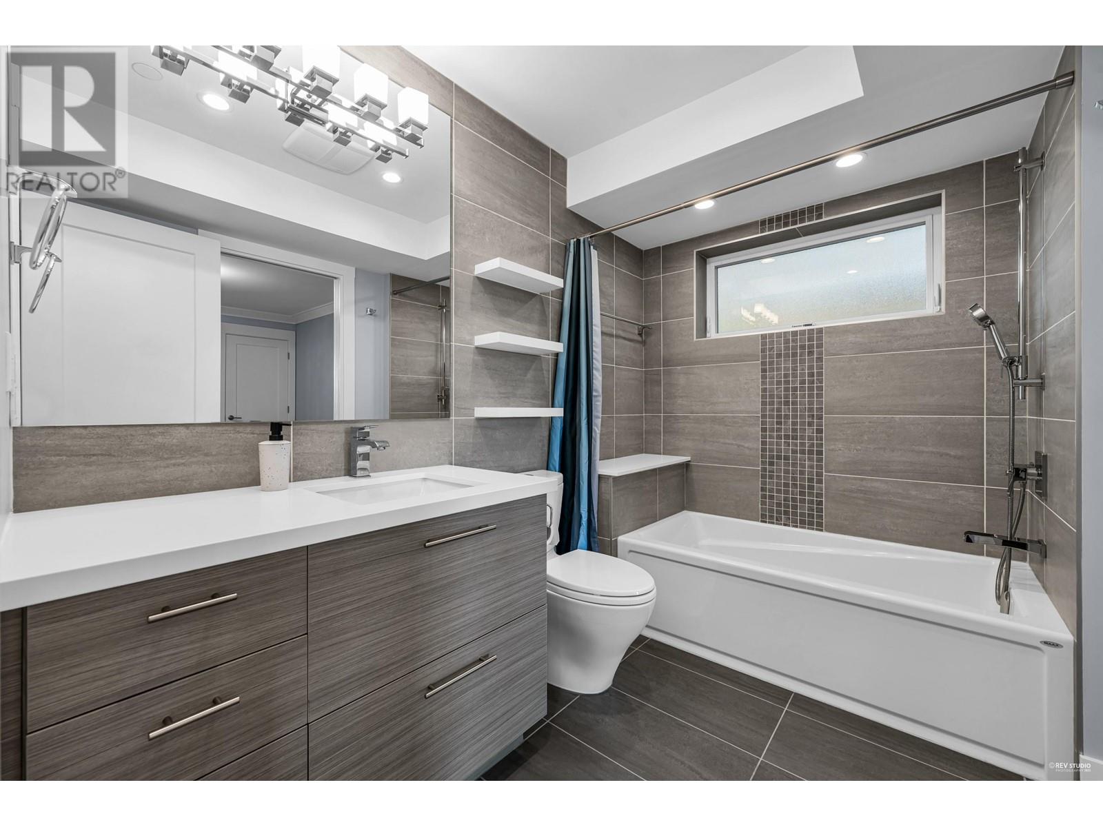 Listing Picture 22 of 37 : 3363 W 19TH AVENUE, Vancouver / 溫哥華 - 魯藝地產 Yvonne Lu Group - MLS Medallion Club Member