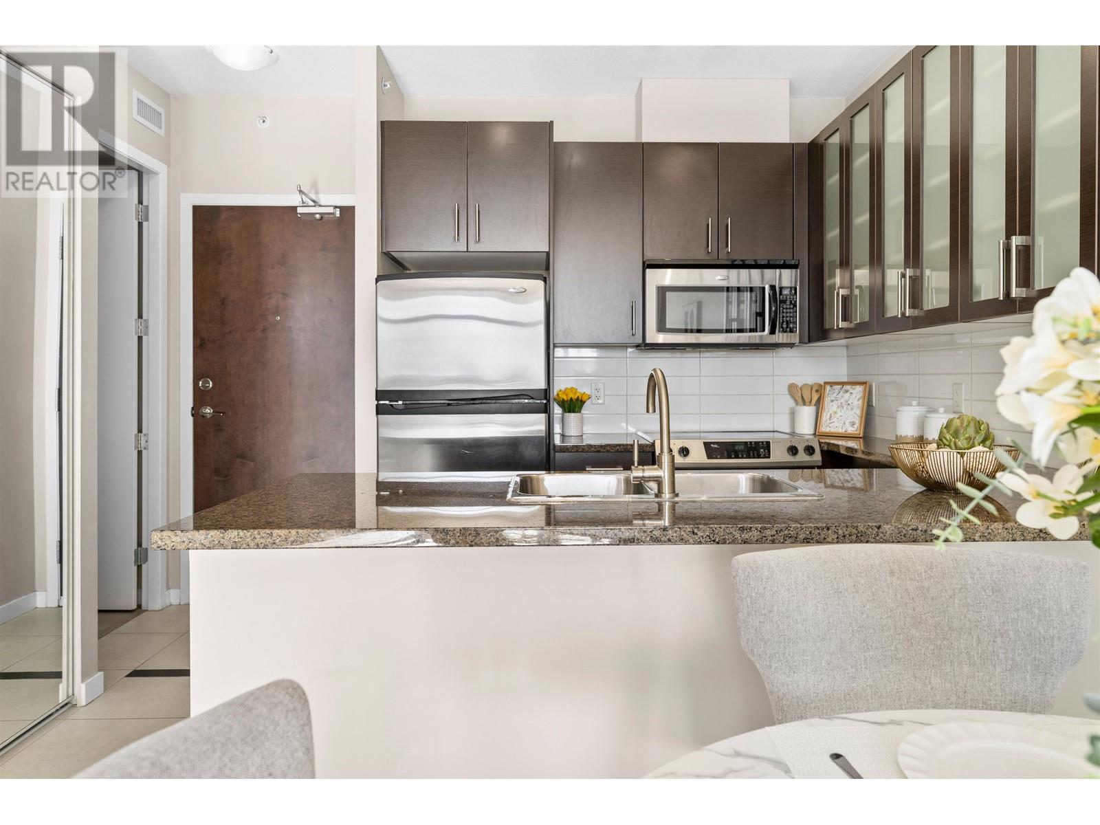 Listing Picture 11 of 40 : 2005 4250 DAWSON STREET, Burnaby / 本拿比 - 魯藝地產 Yvonne Lu Group - MLS Medallion Club Member
