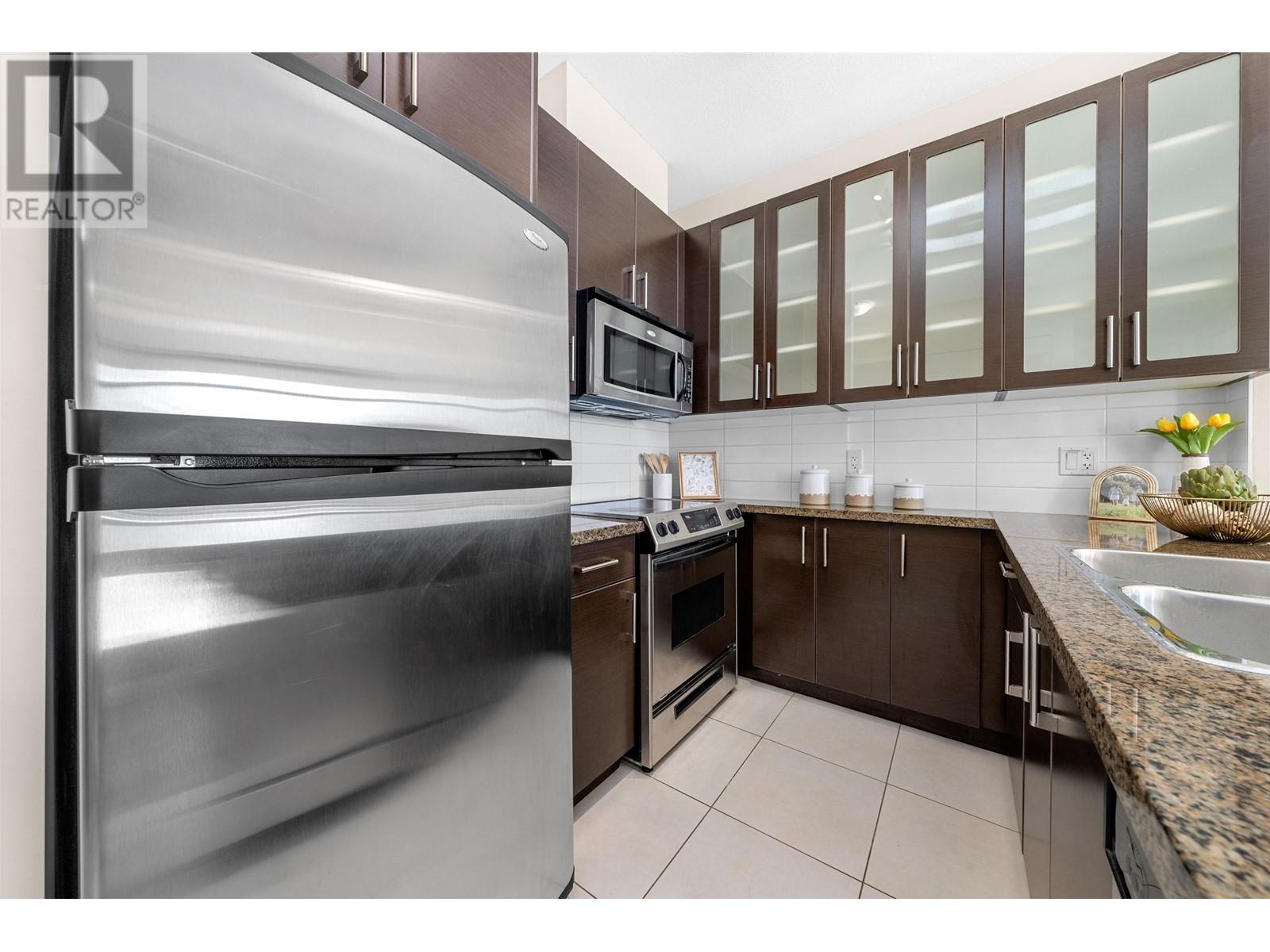 Listing Picture 14 of 40 : 2005 4250 DAWSON STREET, Burnaby / 本拿比 - 魯藝地產 Yvonne Lu Group - MLS Medallion Club Member