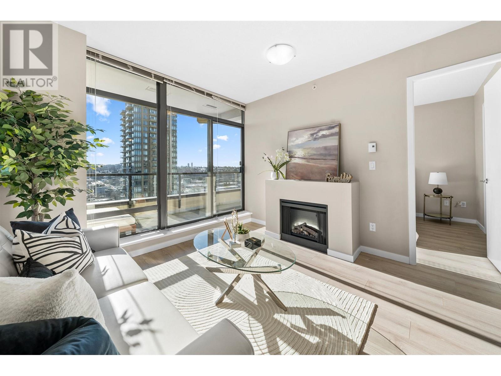 Listing Picture 3 of 40 : 2005 4250 DAWSON STREET, Burnaby / 本拿比 - 魯藝地產 Yvonne Lu Group - MLS Medallion Club Member