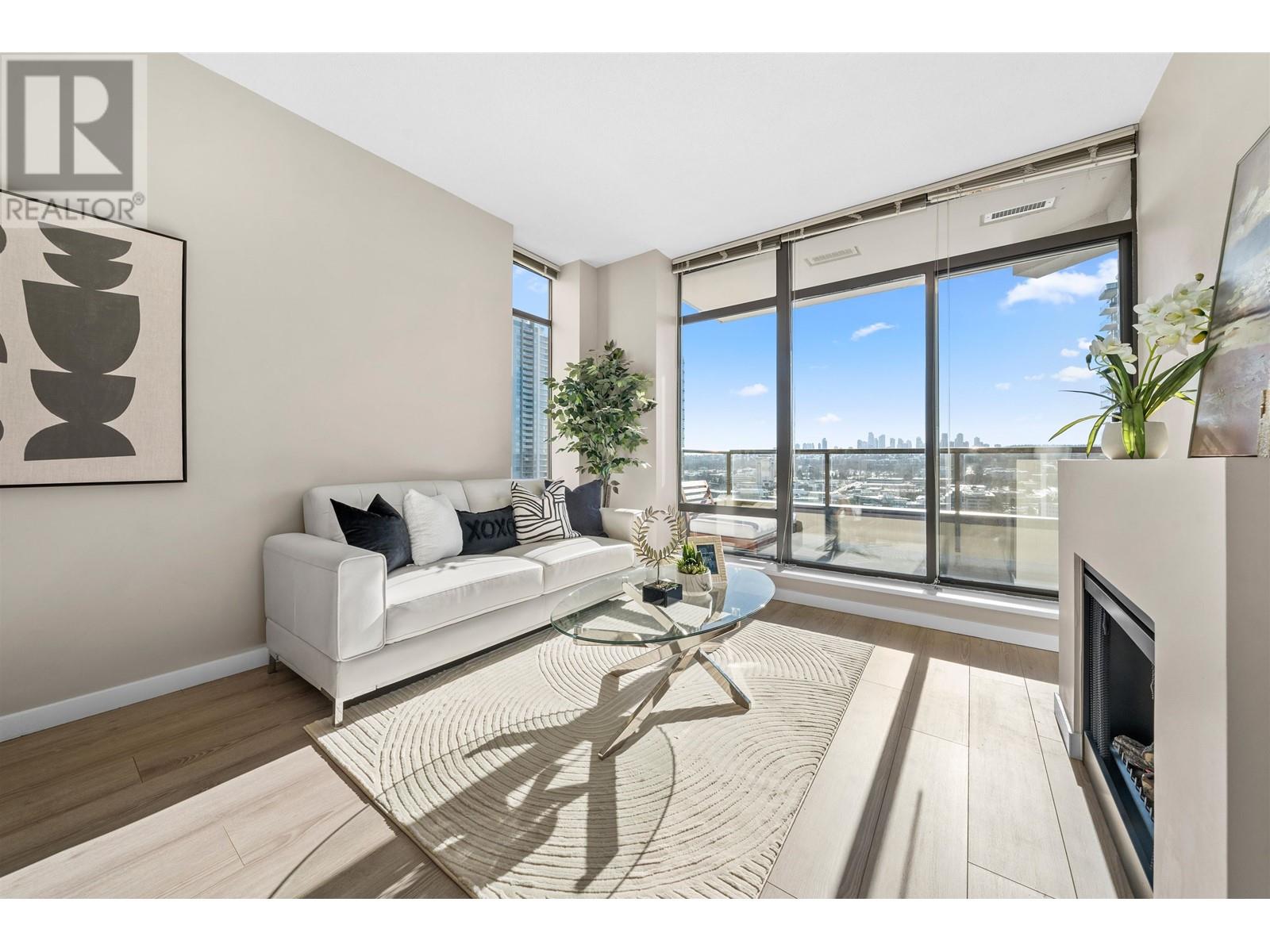 Listing Picture 4 of 40 : 2005 4250 DAWSON STREET, Burnaby / 本拿比 - 魯藝地產 Yvonne Lu Group - MLS Medallion Club Member