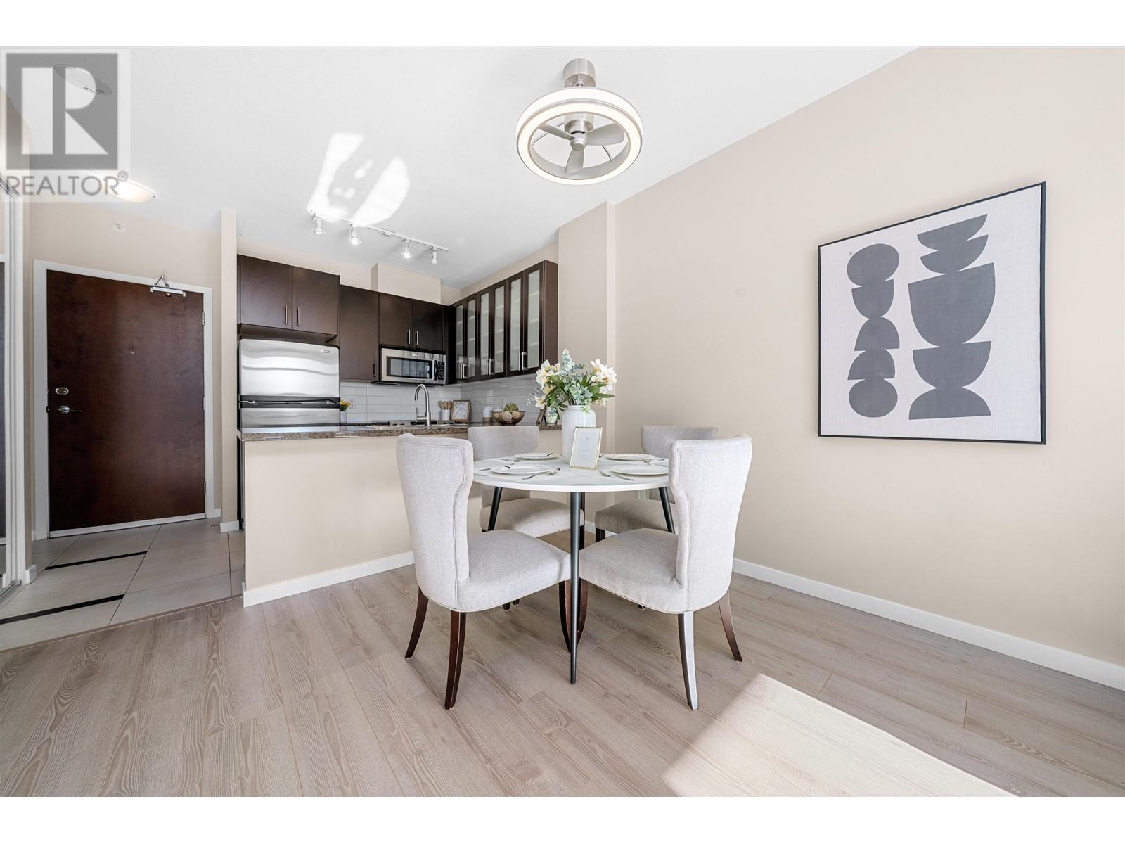 Listing Picture 9 of 40 : 2005 4250 DAWSON STREET, Burnaby / 本拿比 - 魯藝地產 Yvonne Lu Group - MLS Medallion Club Member