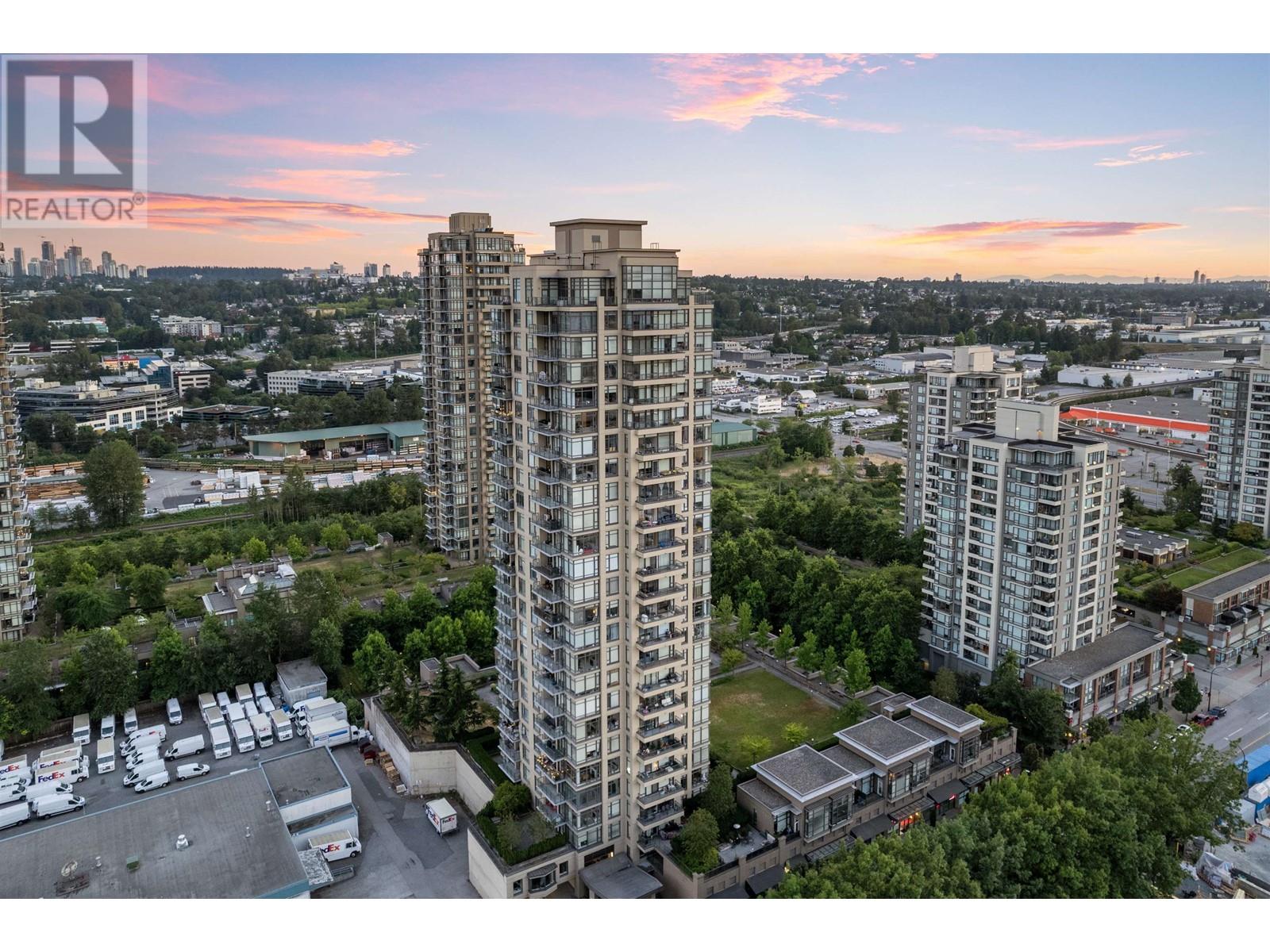Listing Picture 38 of 40 : 2005 4250 DAWSON STREET, Burnaby / 本拿比 - 魯藝地產 Yvonne Lu Group - MLS Medallion Club Member