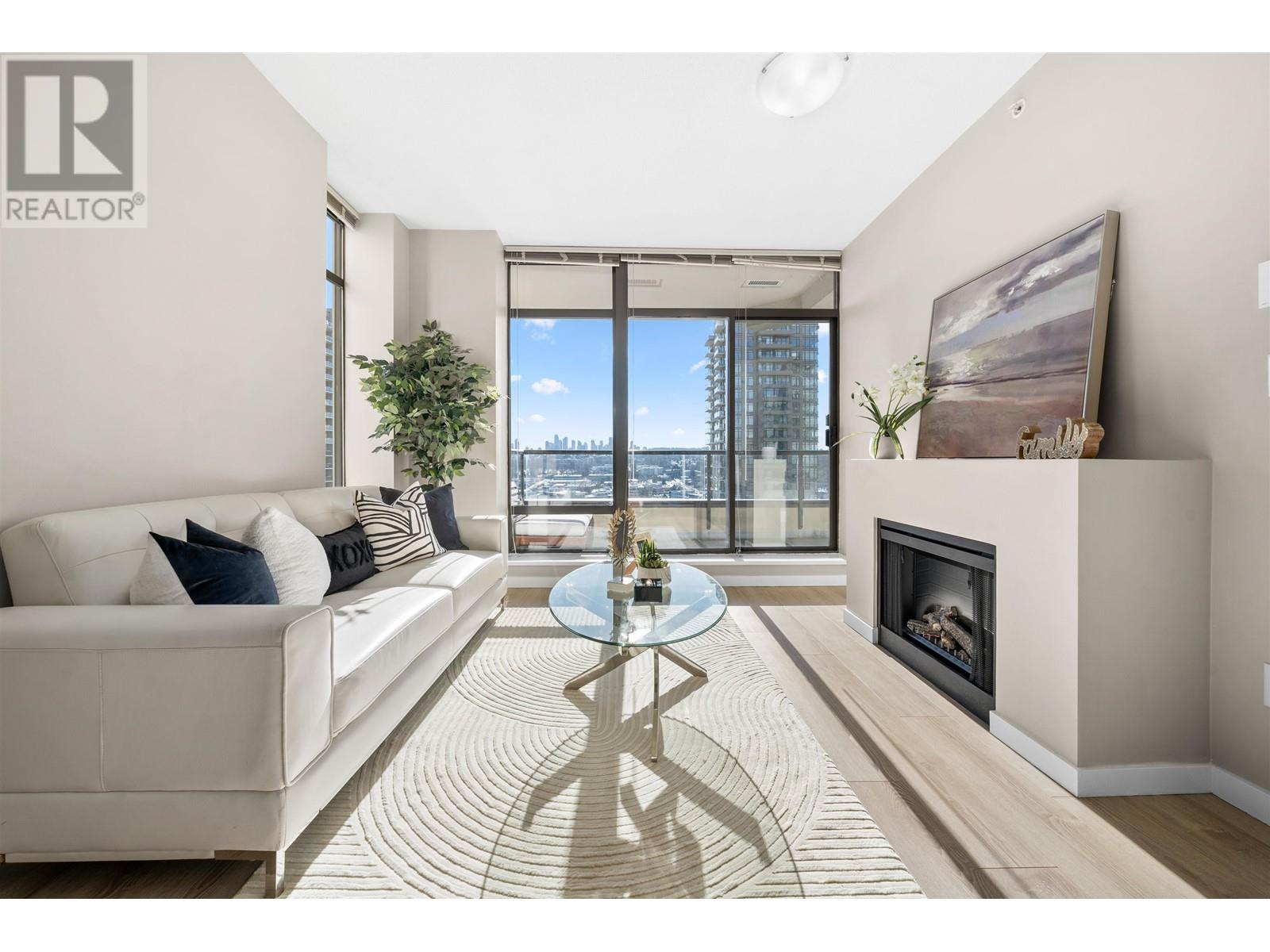 Listing Picture 2 of 40 : 2005 4250 DAWSON STREET, Burnaby / 本拿比 - 魯藝地產 Yvonne Lu Group - MLS Medallion Club Member
