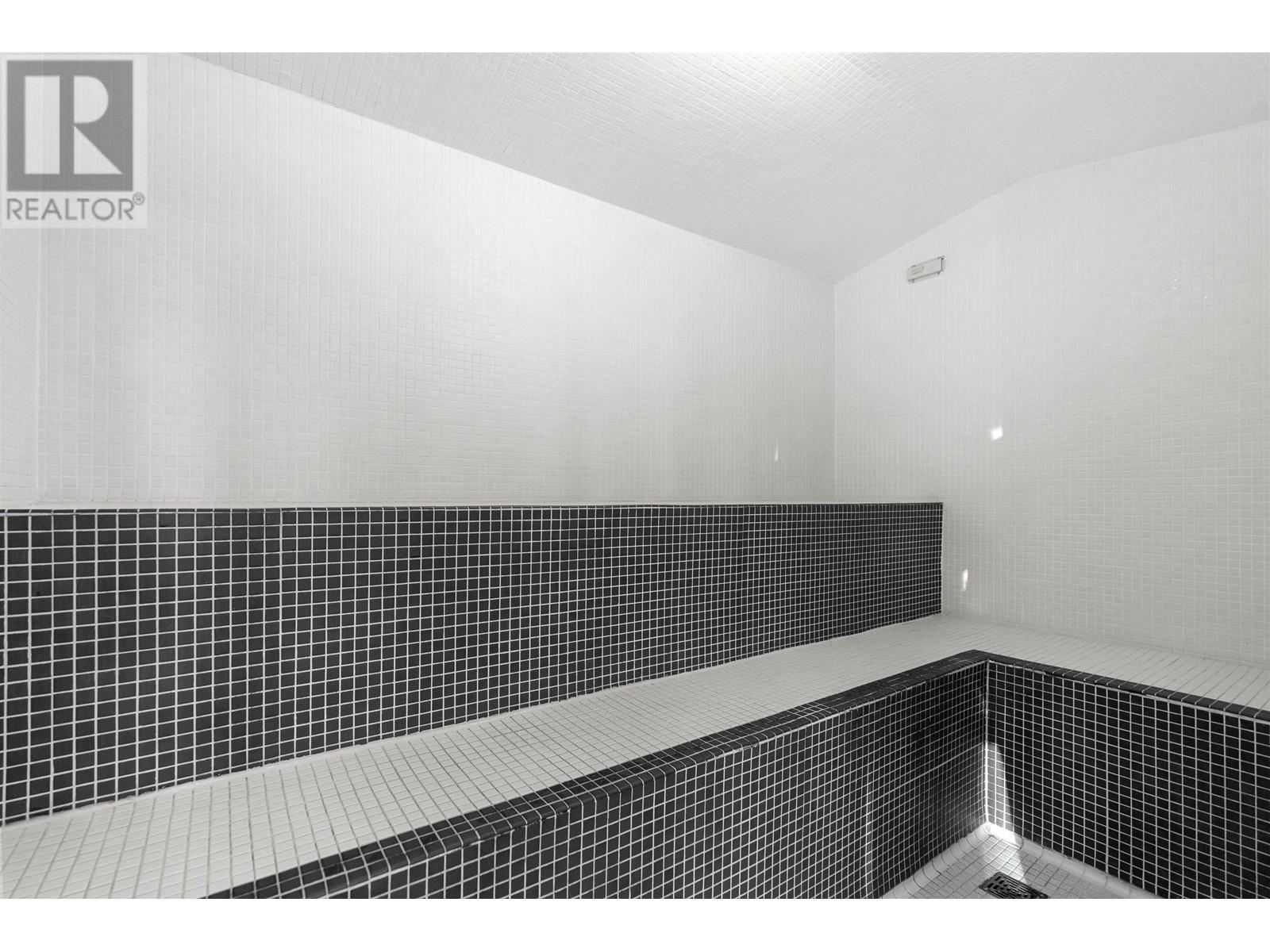Listing Picture 36 of 40 : 2005 4250 DAWSON STREET, Burnaby / 本拿比 - 魯藝地產 Yvonne Lu Group - MLS Medallion Club Member
