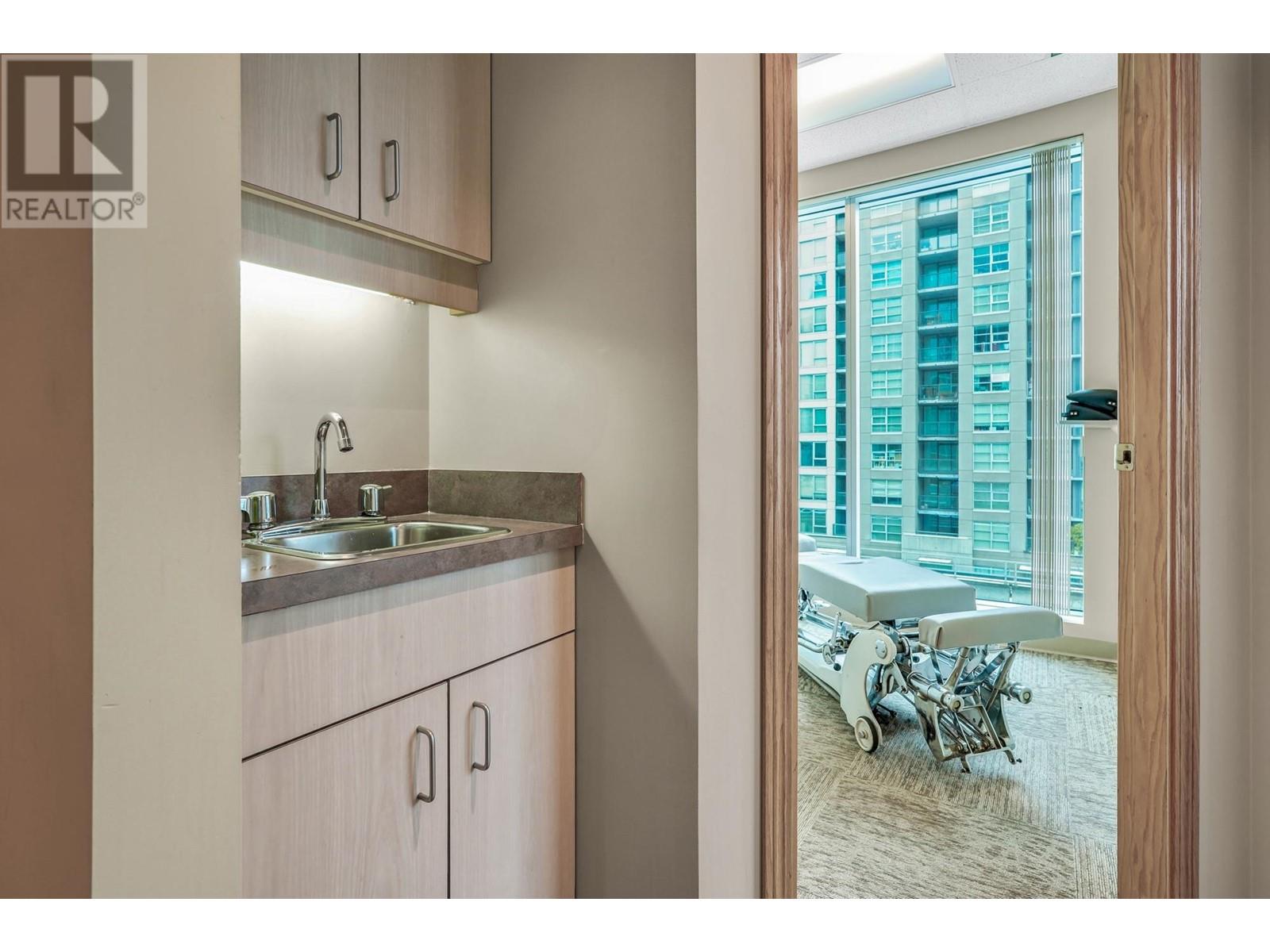 Listing Picture 13 of 24 : 613 & 614 6081 NO. 3 ROAD, Richmond / 烈治文 - 魯藝地產 Yvonne Lu Group - MLS Medallion Club Member