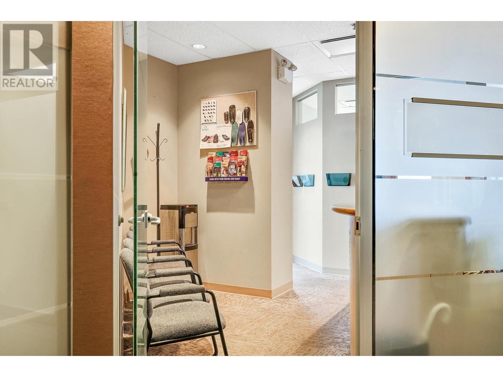 Listing Picture 4 of 24 : 613 & 614 6081 NO. 3 ROAD, Richmond / 烈治文 - 魯藝地產 Yvonne Lu Group - MLS Medallion Club Member