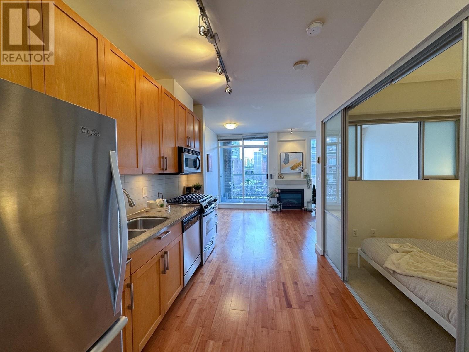 Listing Picture 4 of 29 : 206 2055 YUKON STREET, Vancouver / 溫哥華 - 魯藝地產 Yvonne Lu Group - MLS Medallion Club Member