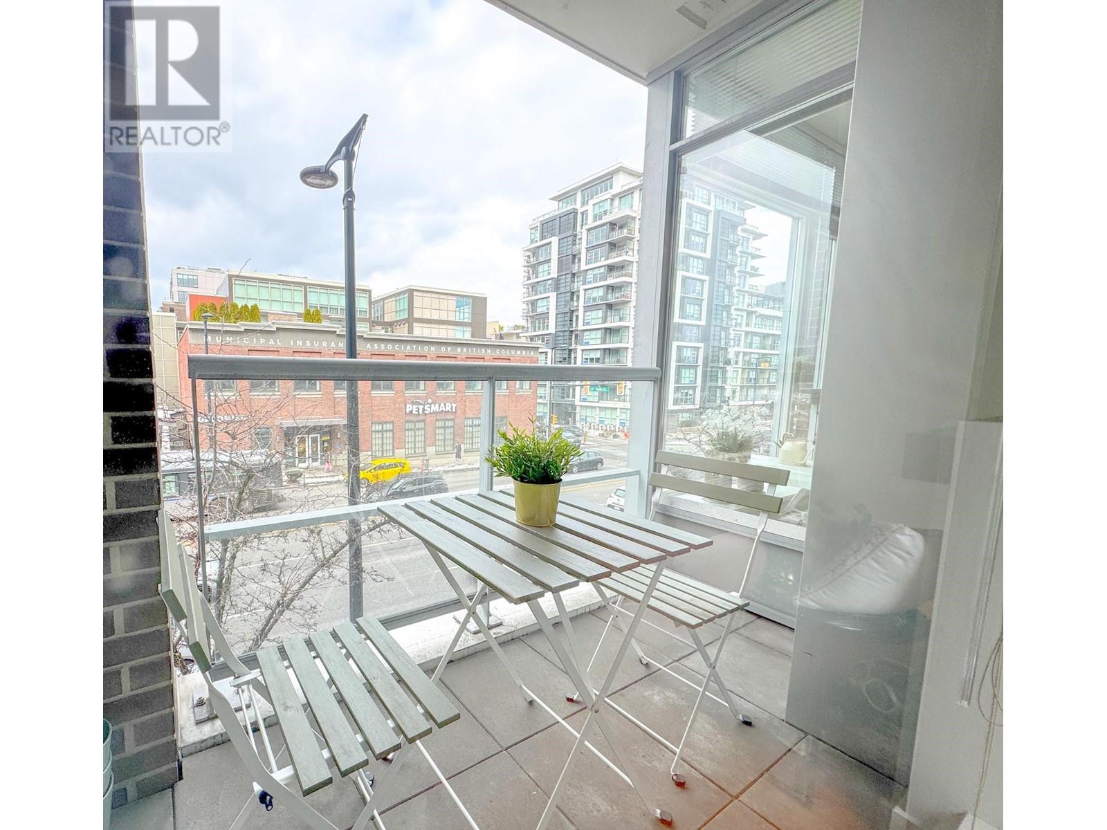 Listing Picture 18 of 29 : 206 2055 YUKON STREET, Vancouver / 溫哥華 - 魯藝地產 Yvonne Lu Group - MLS Medallion Club Member