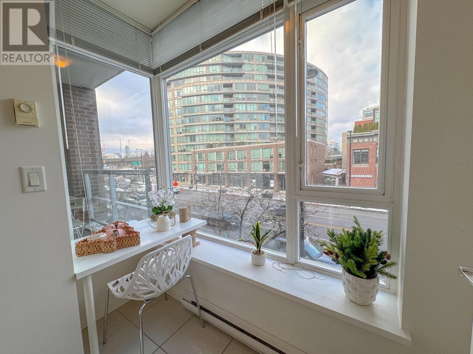 Listing Picture 16 of 29 : 206 2055 YUKON STREET, Vancouver / 溫哥華 - 魯藝地產 Yvonne Lu Group - MLS Medallion Club Member