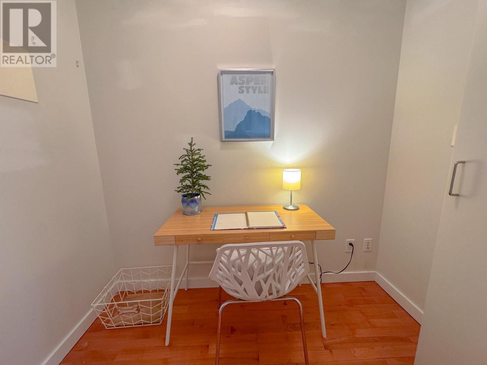 Listing Picture 5 of 29 : 206 2055 YUKON STREET, Vancouver / 溫哥華 - 魯藝地產 Yvonne Lu Group - MLS Medallion Club Member