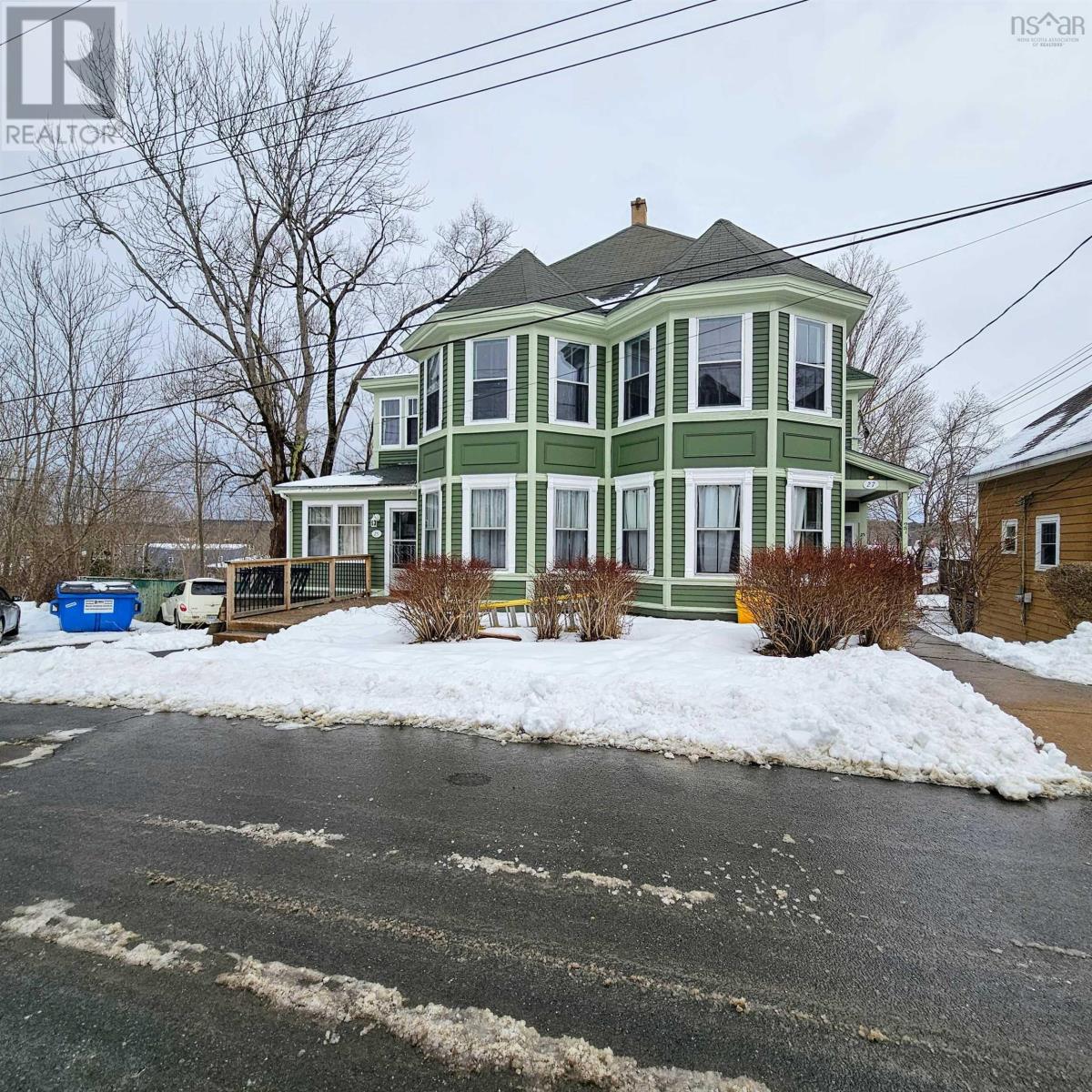 25 / 27 St Andrews, Bridgewater, Nova Scotia  B4V 1N9 - Photo 3 - 202502719