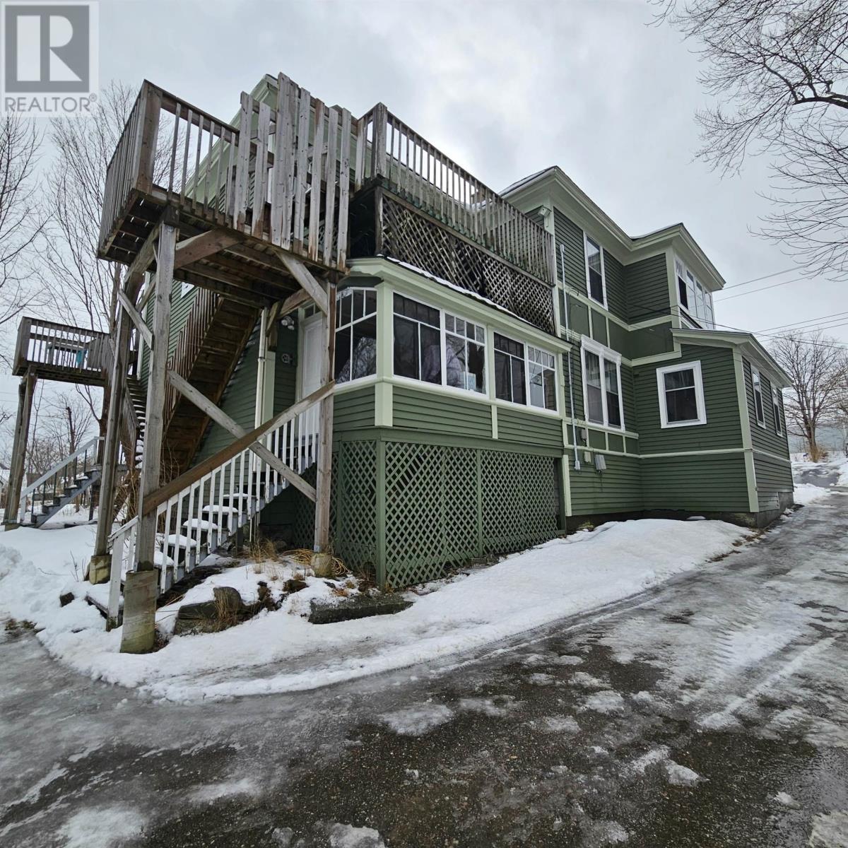 25 / 27 St Andrews, Bridgewater, Nova Scotia  B4V 1N9 - Photo 4 - 202502719