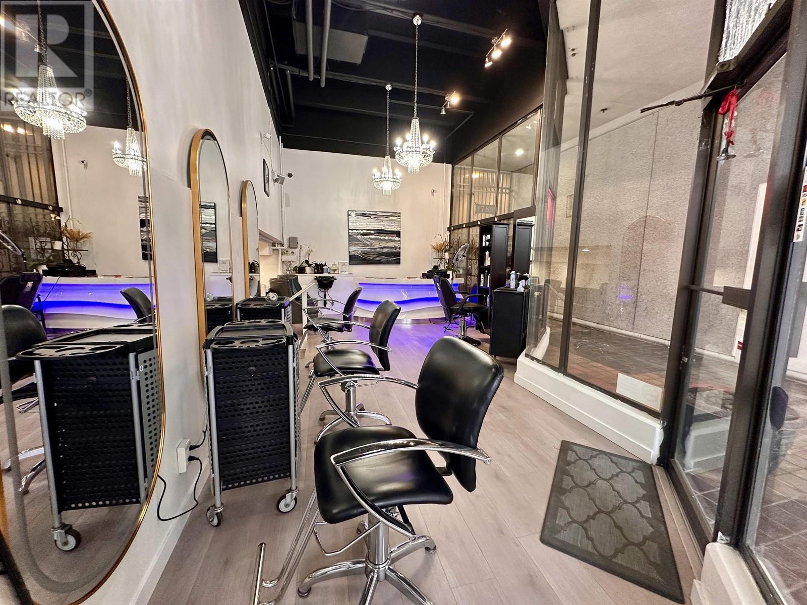 Listing Picture 2 of 12 : 203 1789 DAVIE STREET, Vancouver / 溫哥華 - 魯藝地產 Yvonne Lu Group - MLS Medallion Club Member