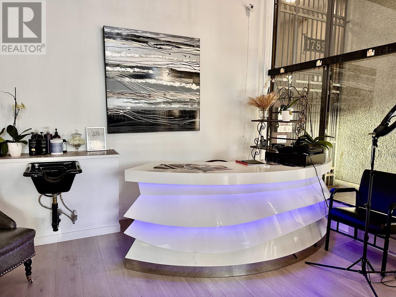 Listing Picture 3 of 12 : 203 1789 DAVIE STREET, Vancouver / 溫哥華 - 魯藝地產 Yvonne Lu Group - MLS Medallion Club Member