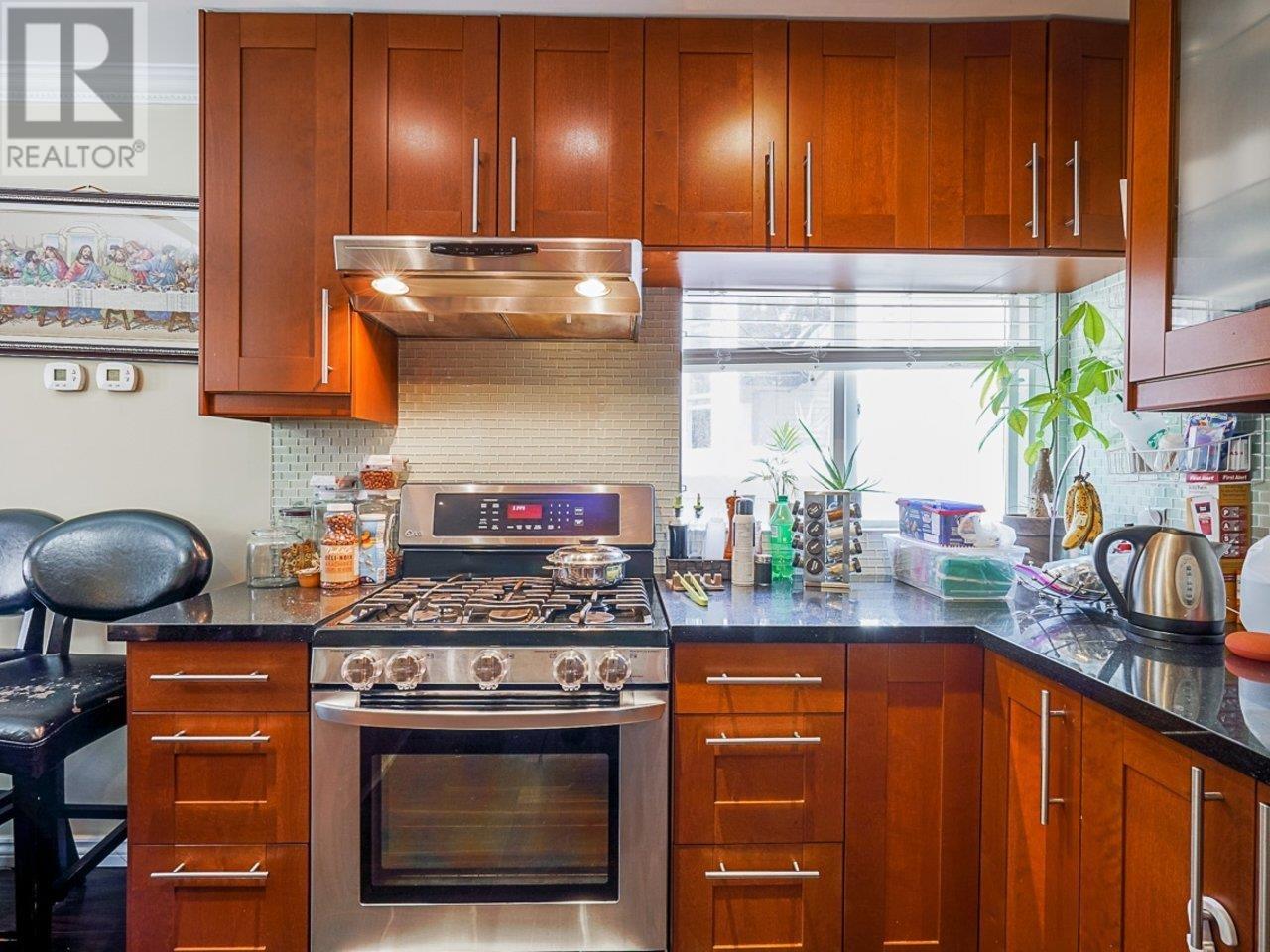 Listing Picture 12 of 21 : 4702 CLARENDON STREET, Vancouver / 溫哥華 - 魯藝地產 Yvonne Lu Group - MLS Medallion Club Member