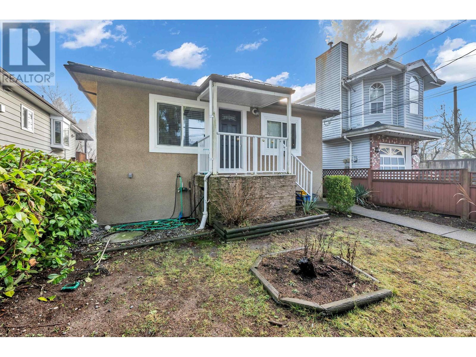 Listing Picture 3 of 21 : 4702 CLARENDON STREET, Vancouver / 溫哥華 - 魯藝地產 Yvonne Lu Group - MLS Medallion Club Member