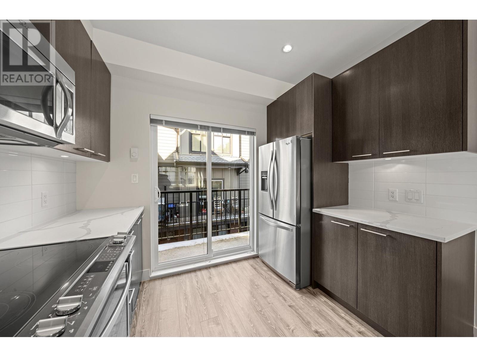 Listing Picture 5 of 22 : 210 7180 BARNET ROAD, Burnaby / 本拿比 - 魯藝地產 Yvonne Lu Group - MLS Medallion Club Member