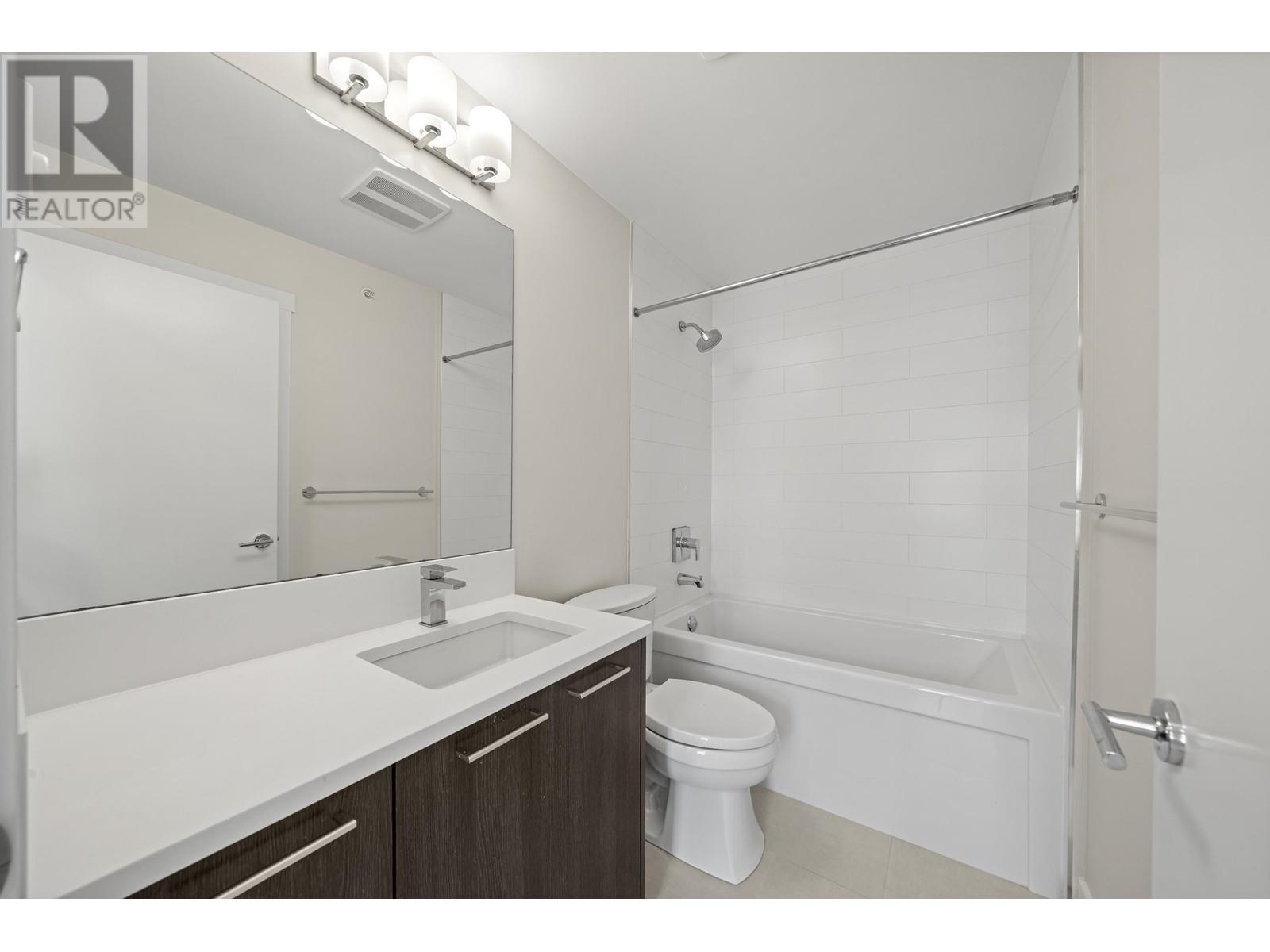 Listing Picture 12 of 22 : 210 7180 BARNET ROAD, Burnaby / 本拿比 - 魯藝地產 Yvonne Lu Group - MLS Medallion Club Member
