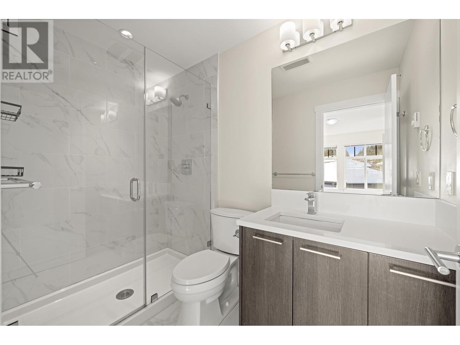 Listing Picture 16 of 22 : 210 7180 BARNET ROAD, Burnaby / 本拿比 - 魯藝地產 Yvonne Lu Group - MLS Medallion Club Member
