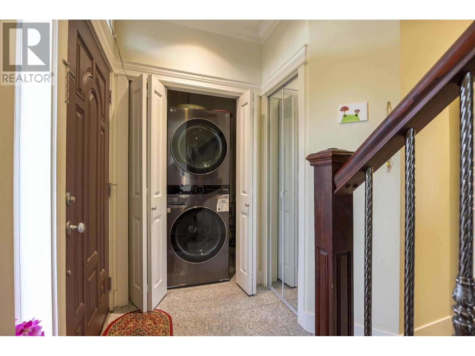 Listing Picture 3 of 40 : 7519 14TH AVENUE, Burnaby / 本拿比 - 魯藝地產 Yvonne Lu Group - MLS Medallion Club Member