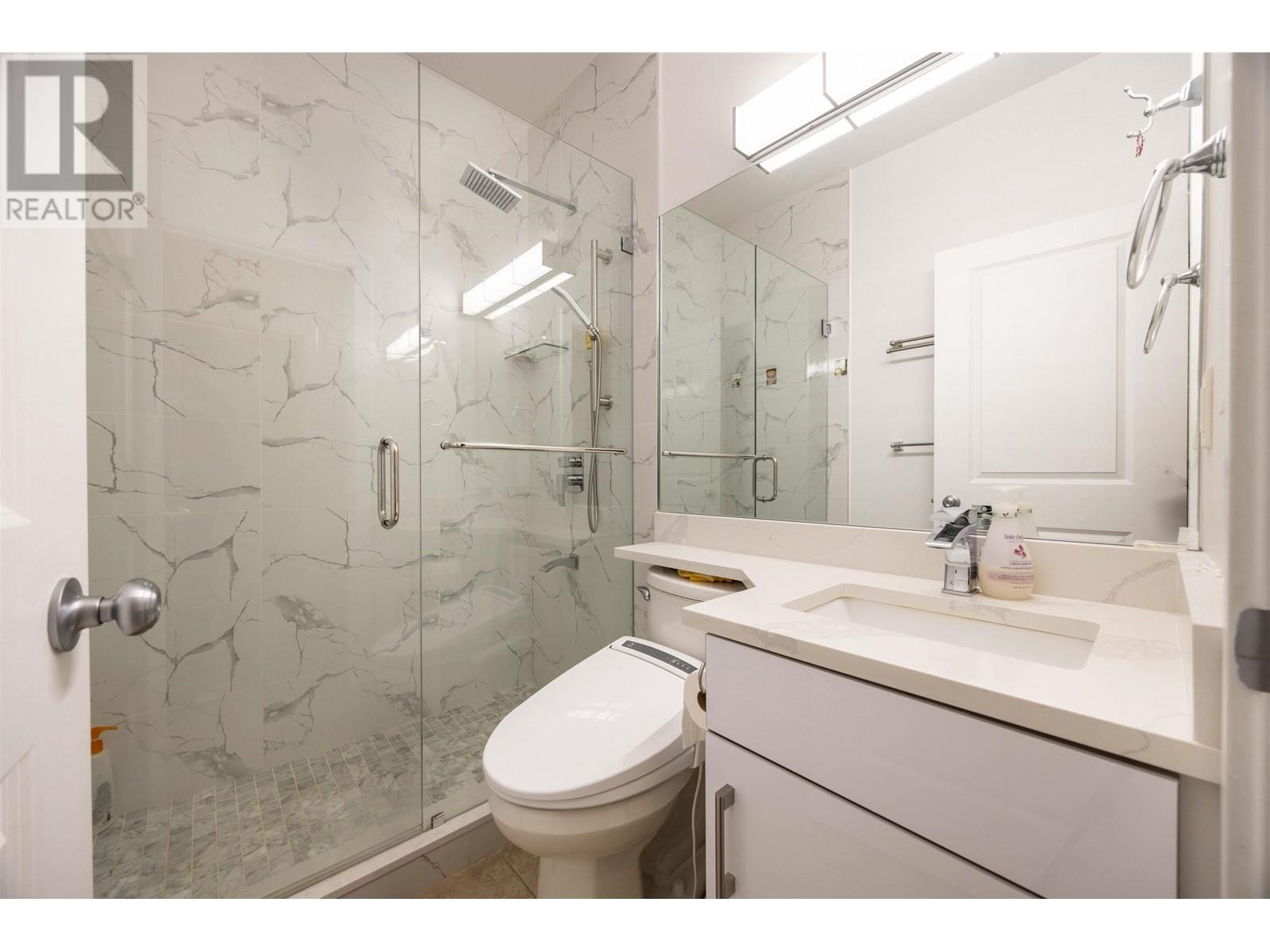 Listing Picture 9 of 40 : 7519 14TH AVENUE, Burnaby / 本拿比 - 魯藝地產 Yvonne Lu Group - MLS Medallion Club Member