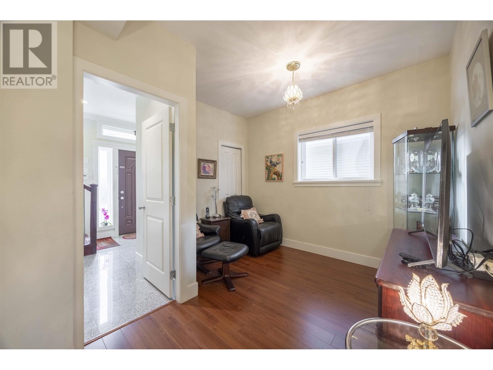 Listing Picture 5 of 40 : 7519 14TH AVENUE, Burnaby / 本拿比 - 魯藝地產 Yvonne Lu Group - MLS Medallion Club Member