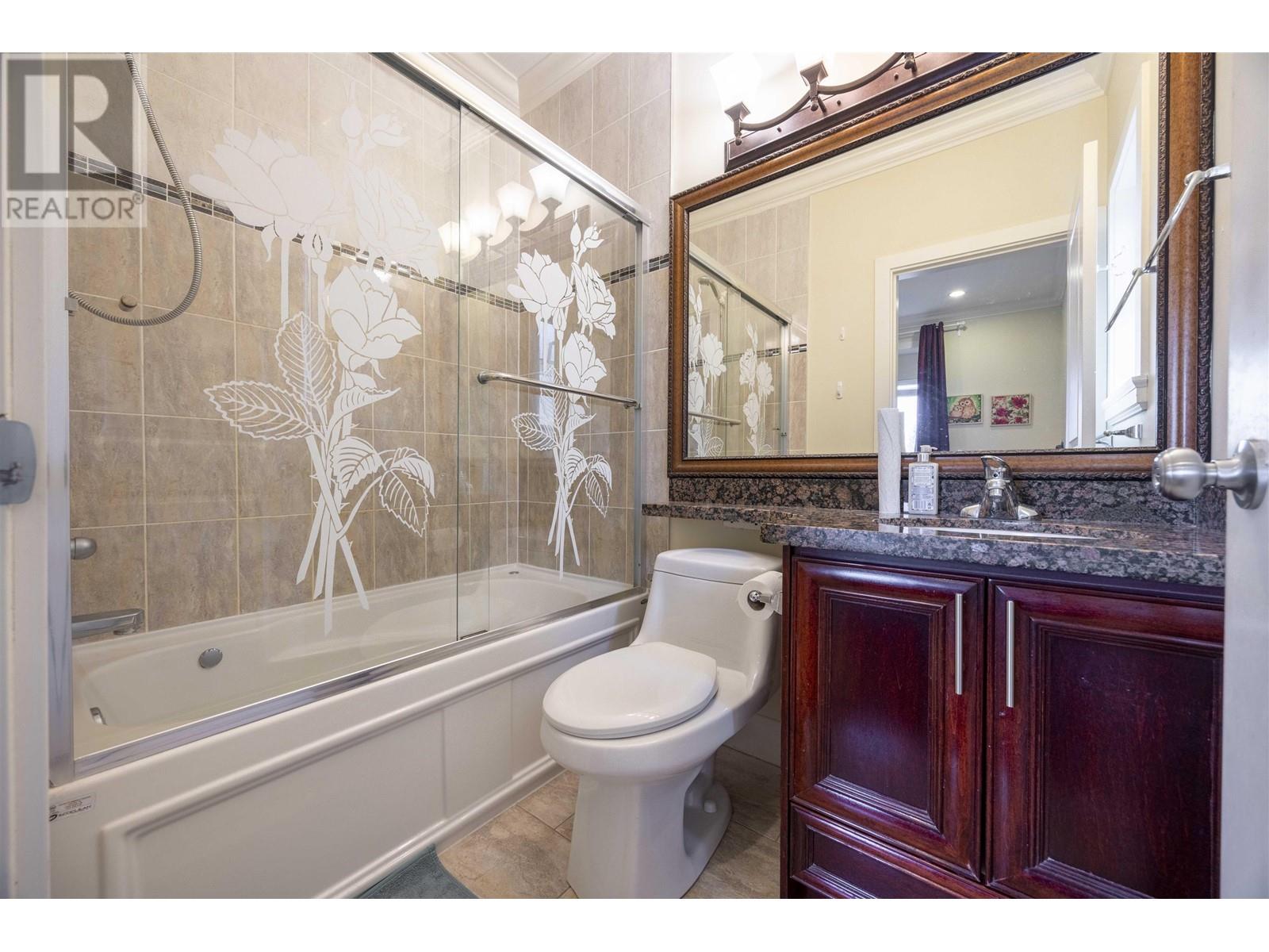 Listing Picture 29 of 40 : 7519 14TH AVENUE, Burnaby / 本拿比 - 魯藝地產 Yvonne Lu Group - MLS Medallion Club Member