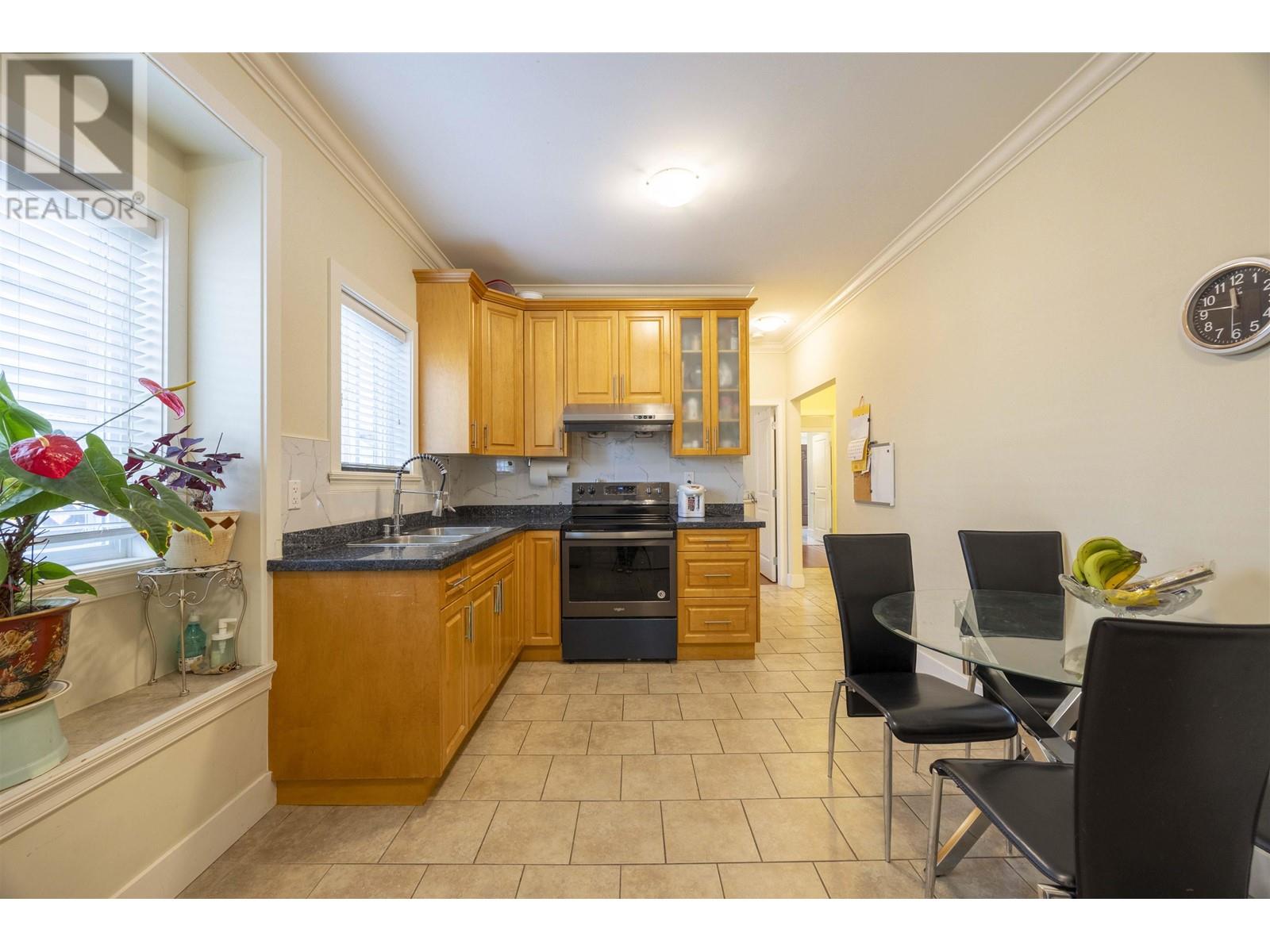 Listing Picture 12 of 40 : 7519 14TH AVENUE, Burnaby / 本拿比 - 魯藝地產 Yvonne Lu Group - MLS Medallion Club Member