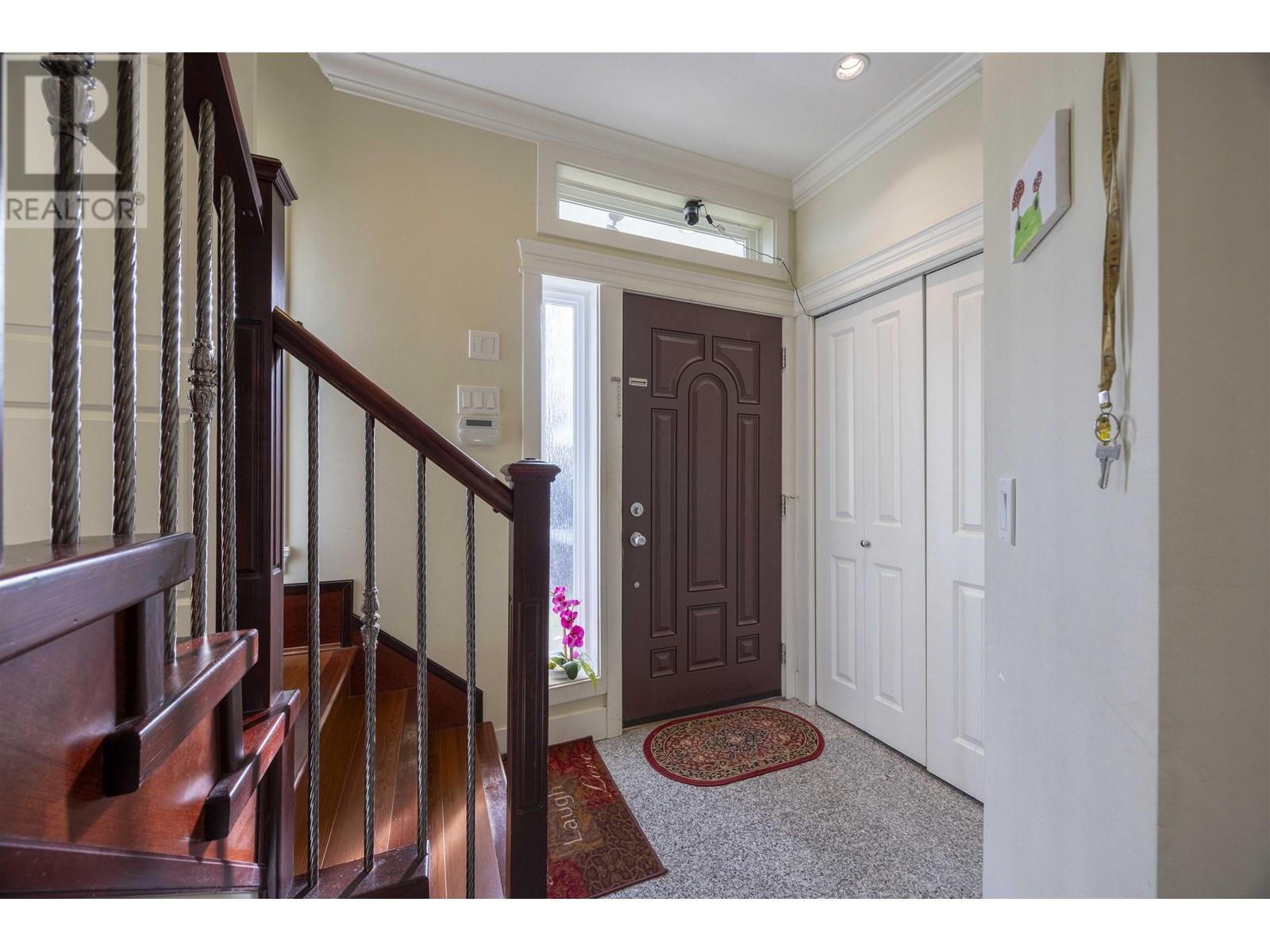 Listing Picture 2 of 40 : 7519 14TH AVENUE, Burnaby / 本拿比 - 魯藝地產 Yvonne Lu Group - MLS Medallion Club Member