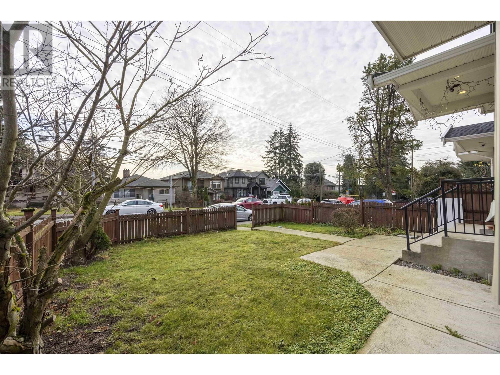 Listing Picture 38 of 40 : 7519 14TH AVENUE, Burnaby / 本拿比 - 魯藝地產 Yvonne Lu Group - MLS Medallion Club Member
