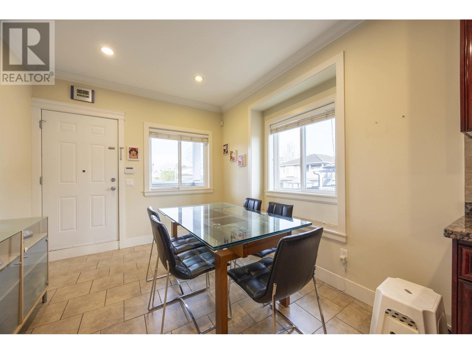 Listing Picture 25 of 40 : 7519 14TH AVENUE, Burnaby / 本拿比 - 魯藝地產 Yvonne Lu Group - MLS Medallion Club Member