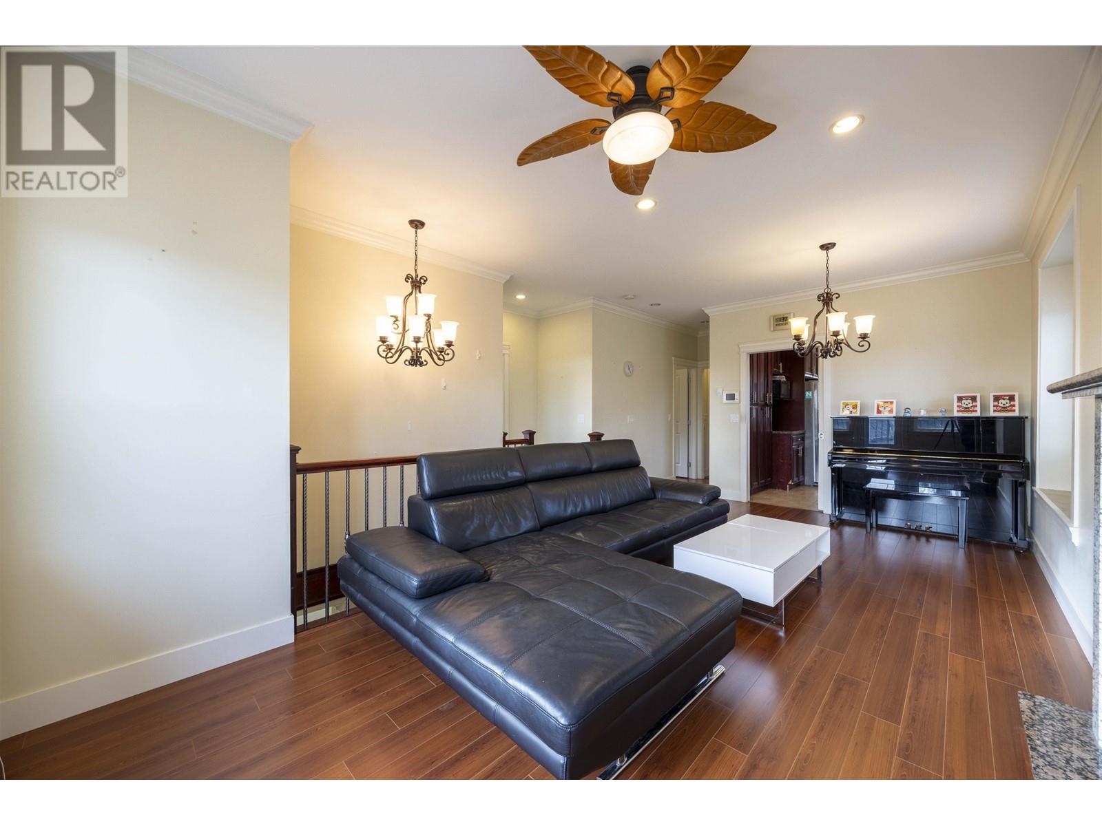 Listing Picture 18 of 40 : 7519 14TH AVENUE, Burnaby / 本拿比 - 魯藝地產 Yvonne Lu Group - MLS Medallion Club Member