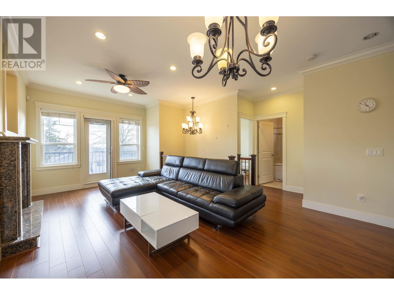 Listing Picture 17 of 40 : 7519 14TH AVENUE, Burnaby / 本拿比 - 魯藝地產 Yvonne Lu Group - MLS Medallion Club Member